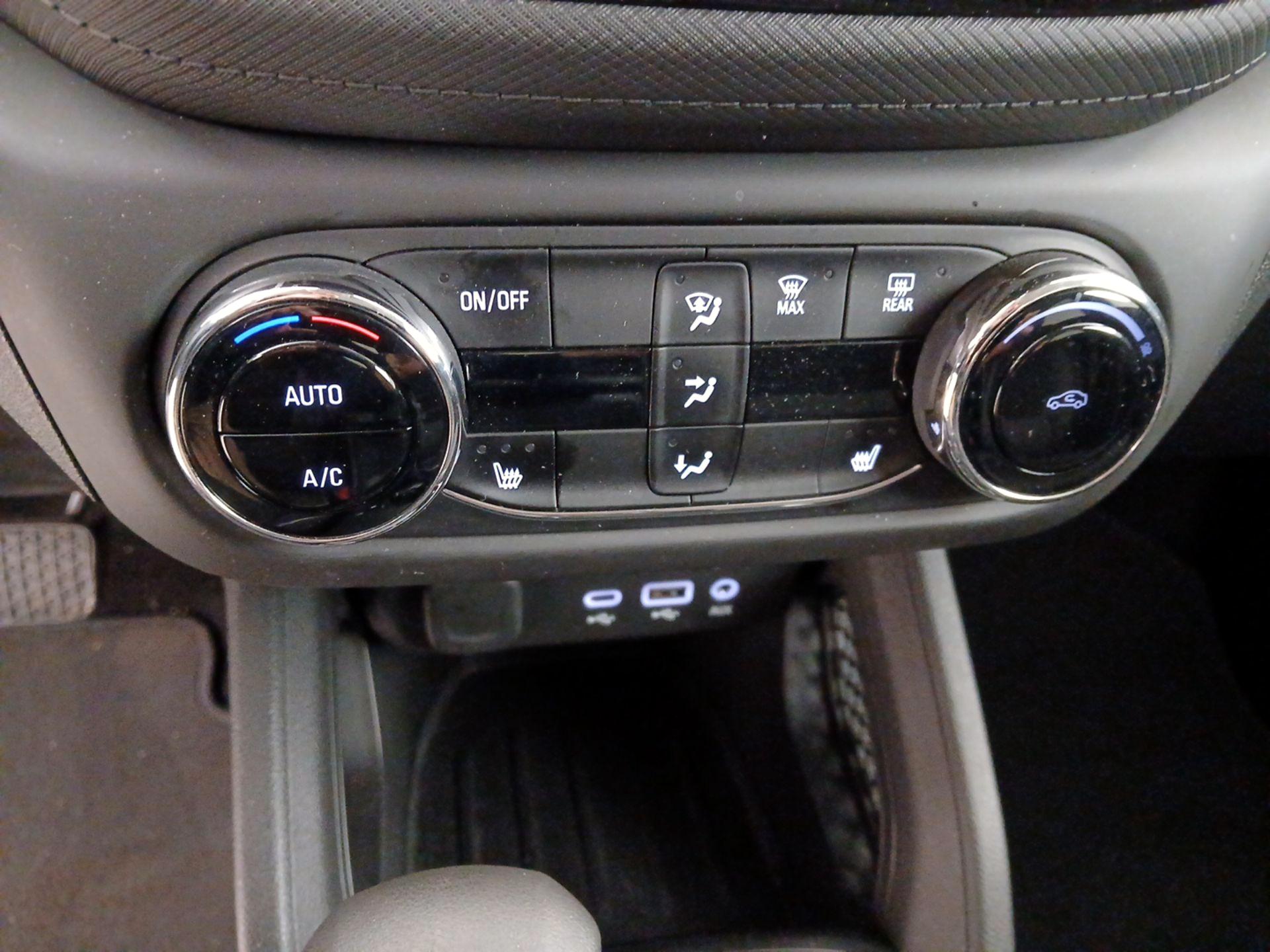 Thumbnail: 2021 Chevrolet TrailBlazer - 16