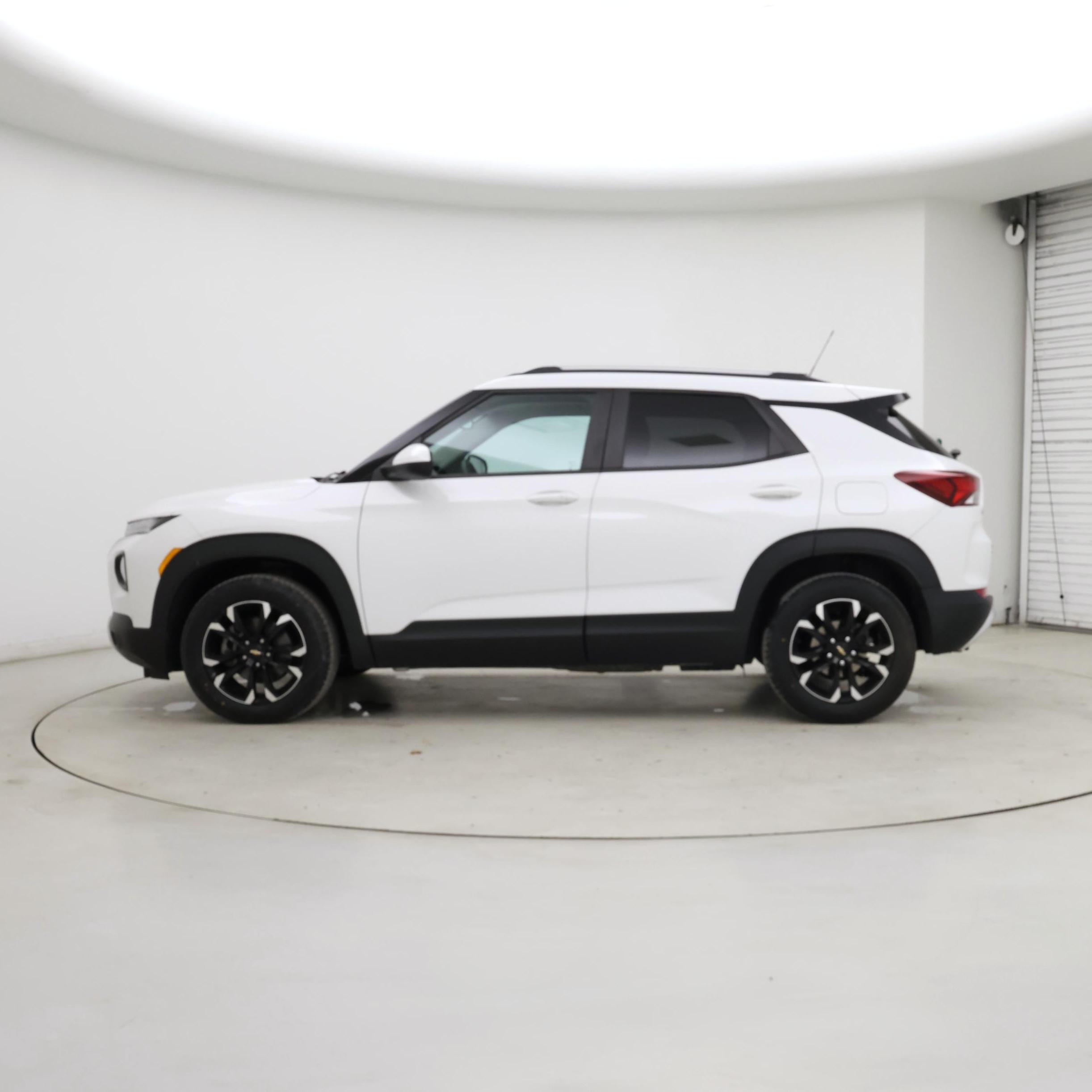 Thumbnail: 2021 Chevrolet TrailBlazer - 3