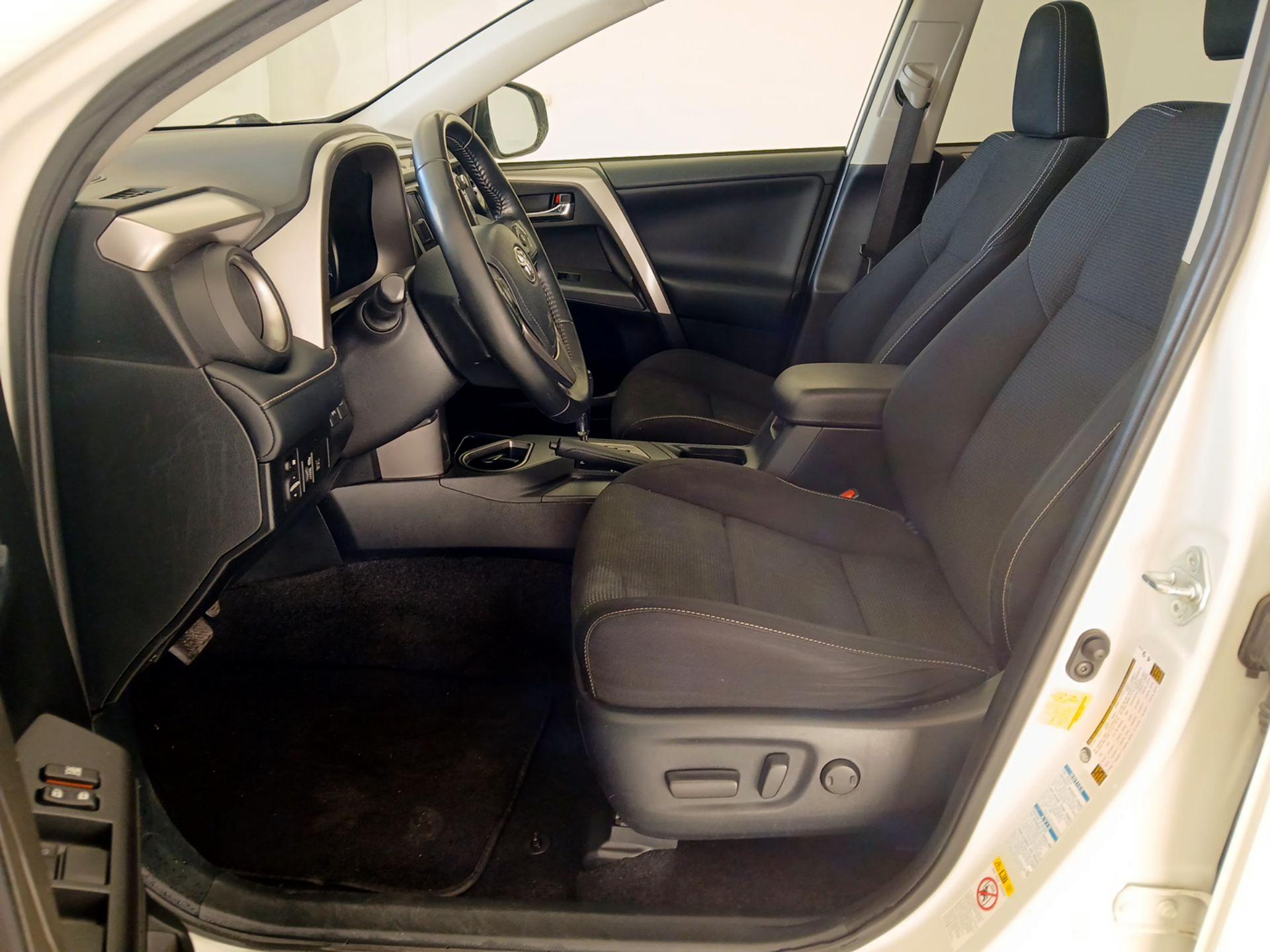 Thumbnail: 2018 Toyota RAV4 - 11