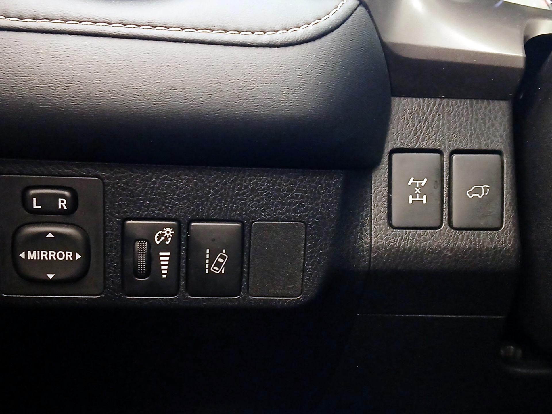 Thumbnail: 2018 Toyota RAV4 - 13