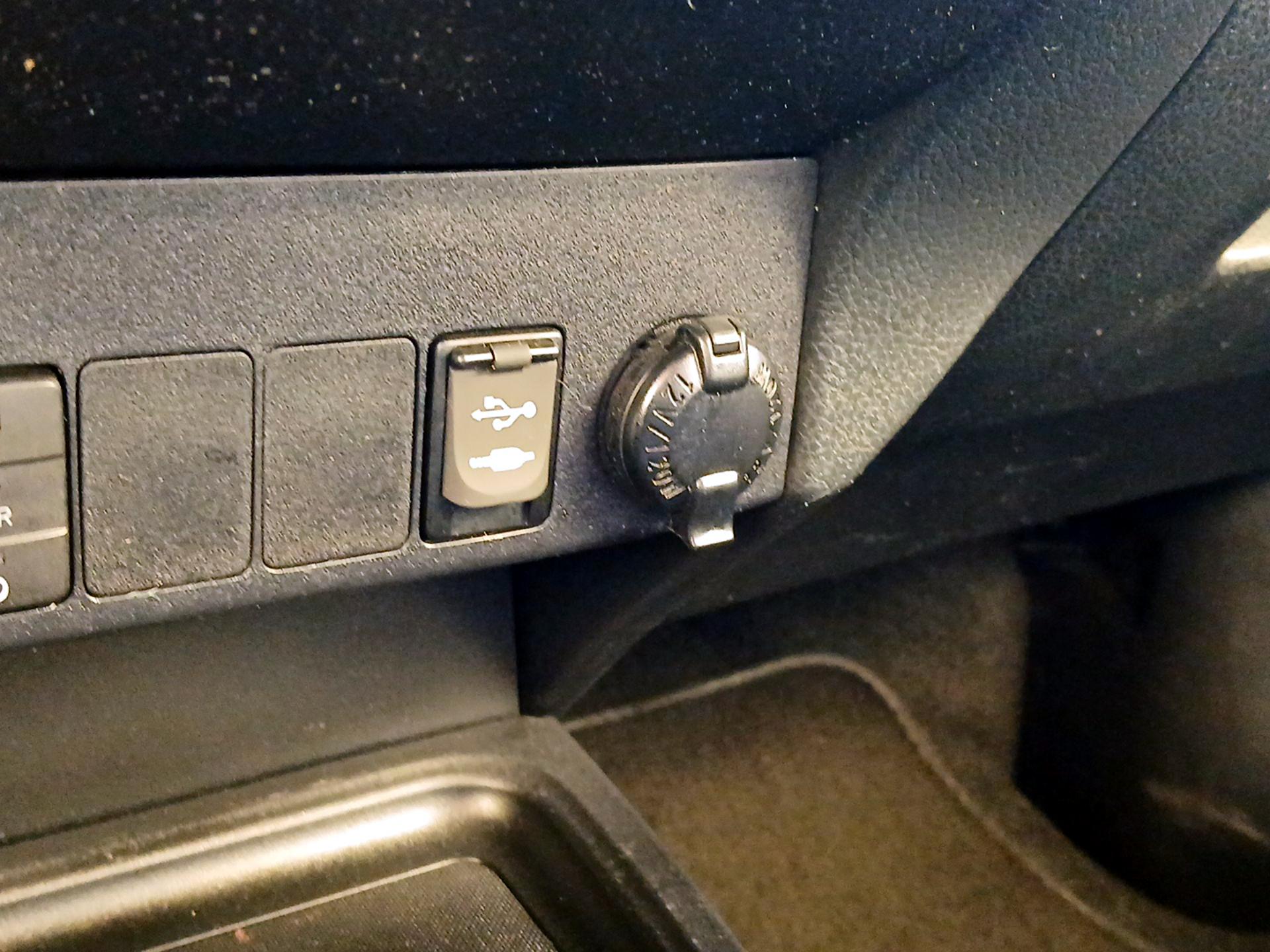 Thumbnail: 2018 Toyota RAV4 - 18