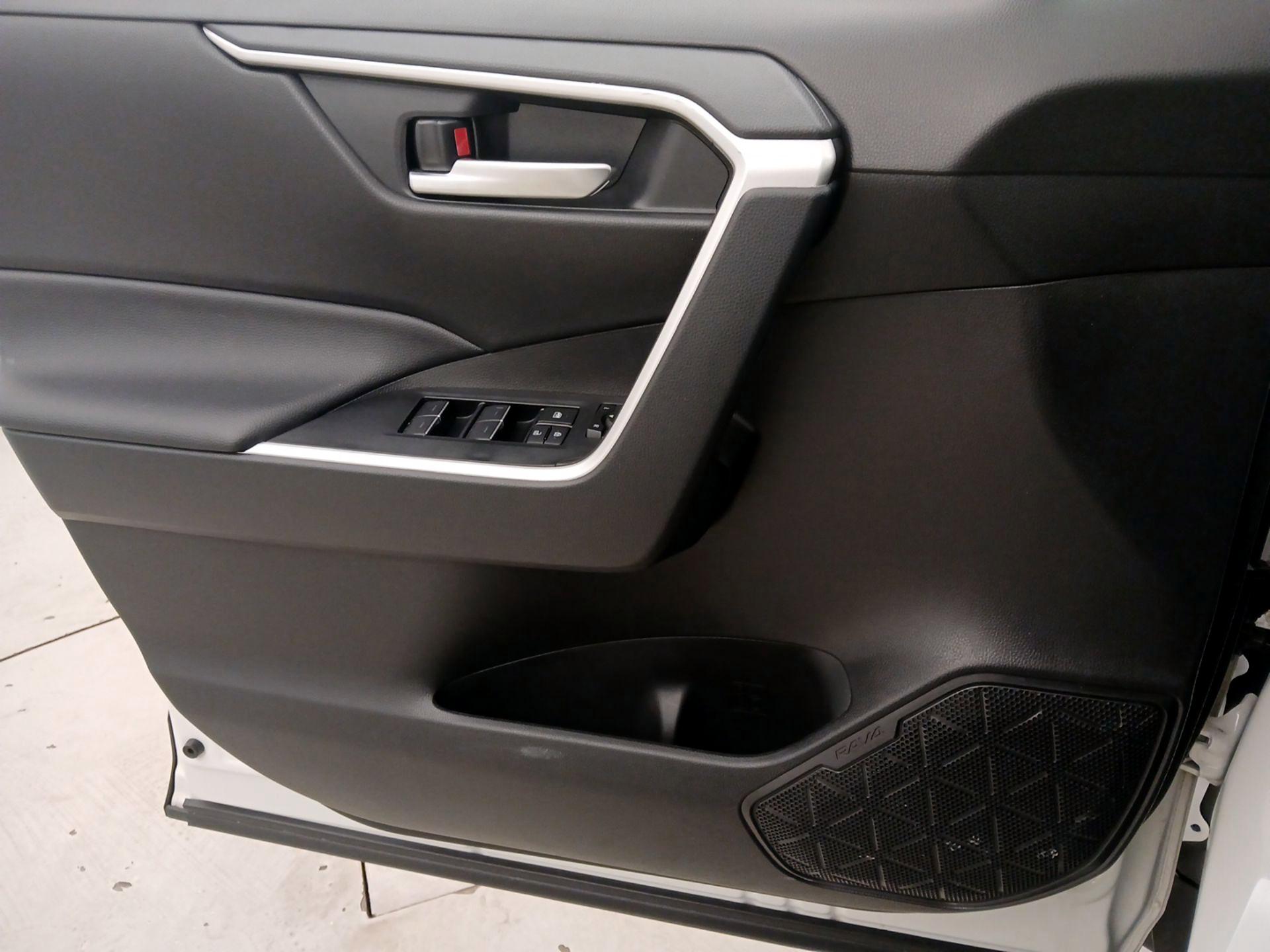 Thumbnail: 2025 Toyota RAV4 - 12