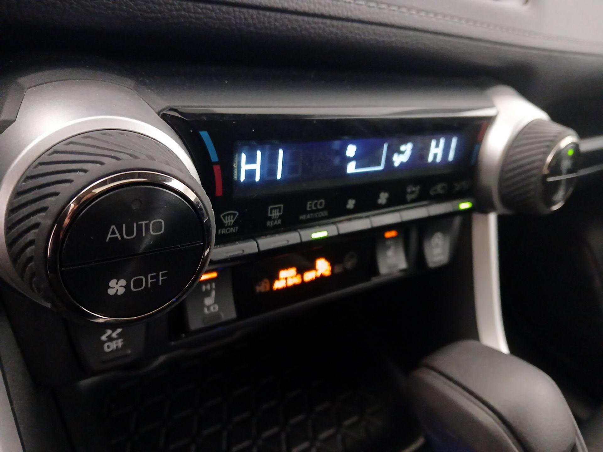 Thumbnail: 2025 Toyota RAV4 - 16