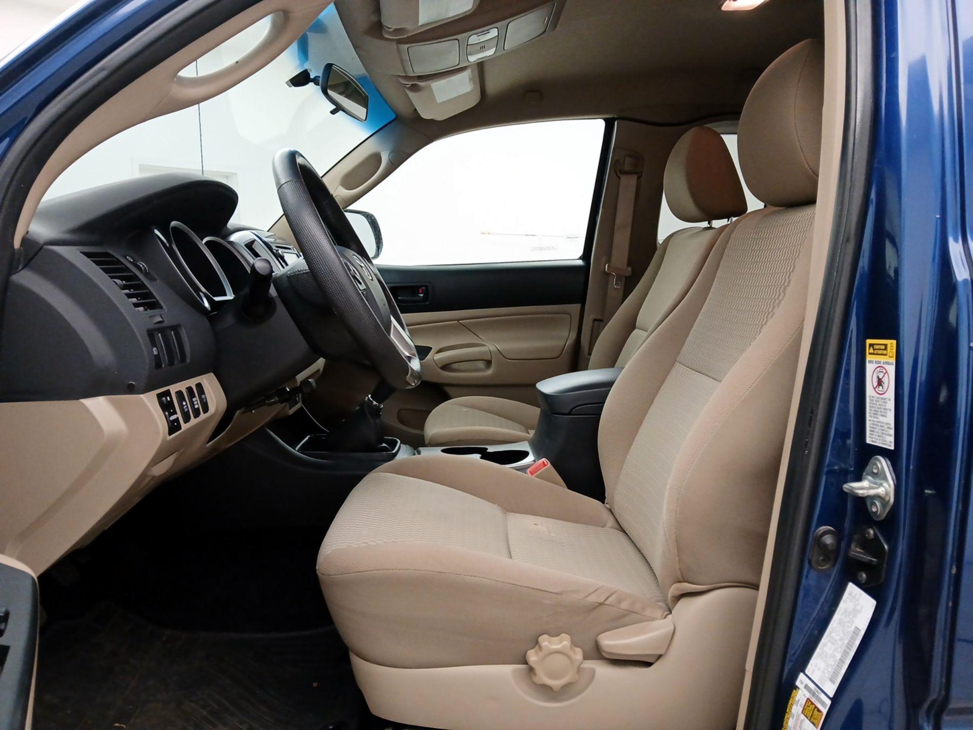 Thumbnail: 2014 Toyota Tacoma - 11