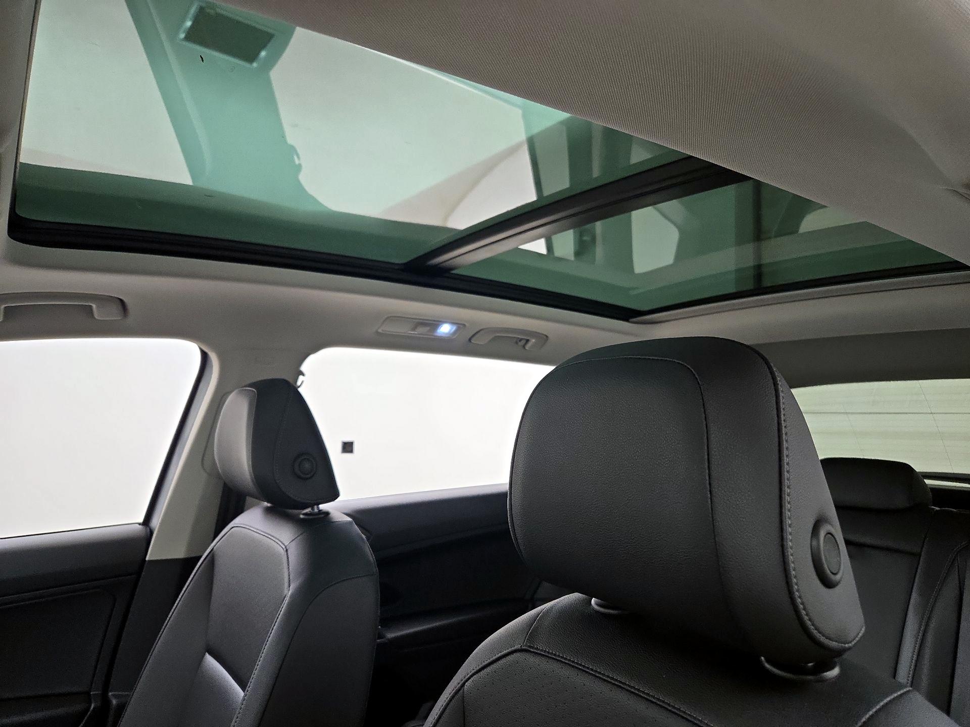 Thumbnail: 2020 Volkswagen Tiguan - 17