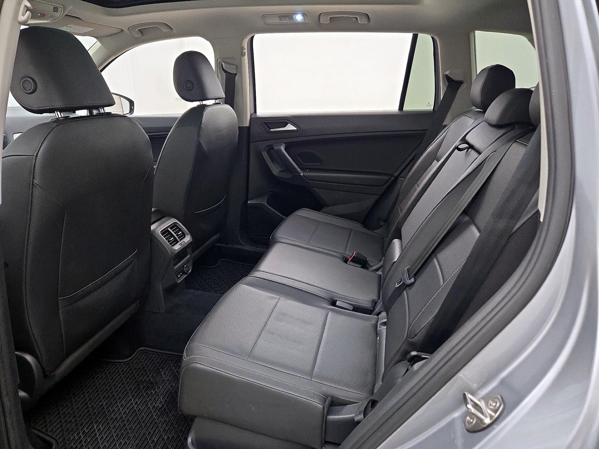 Thumbnail: 2020 Volkswagen Tiguan - 18