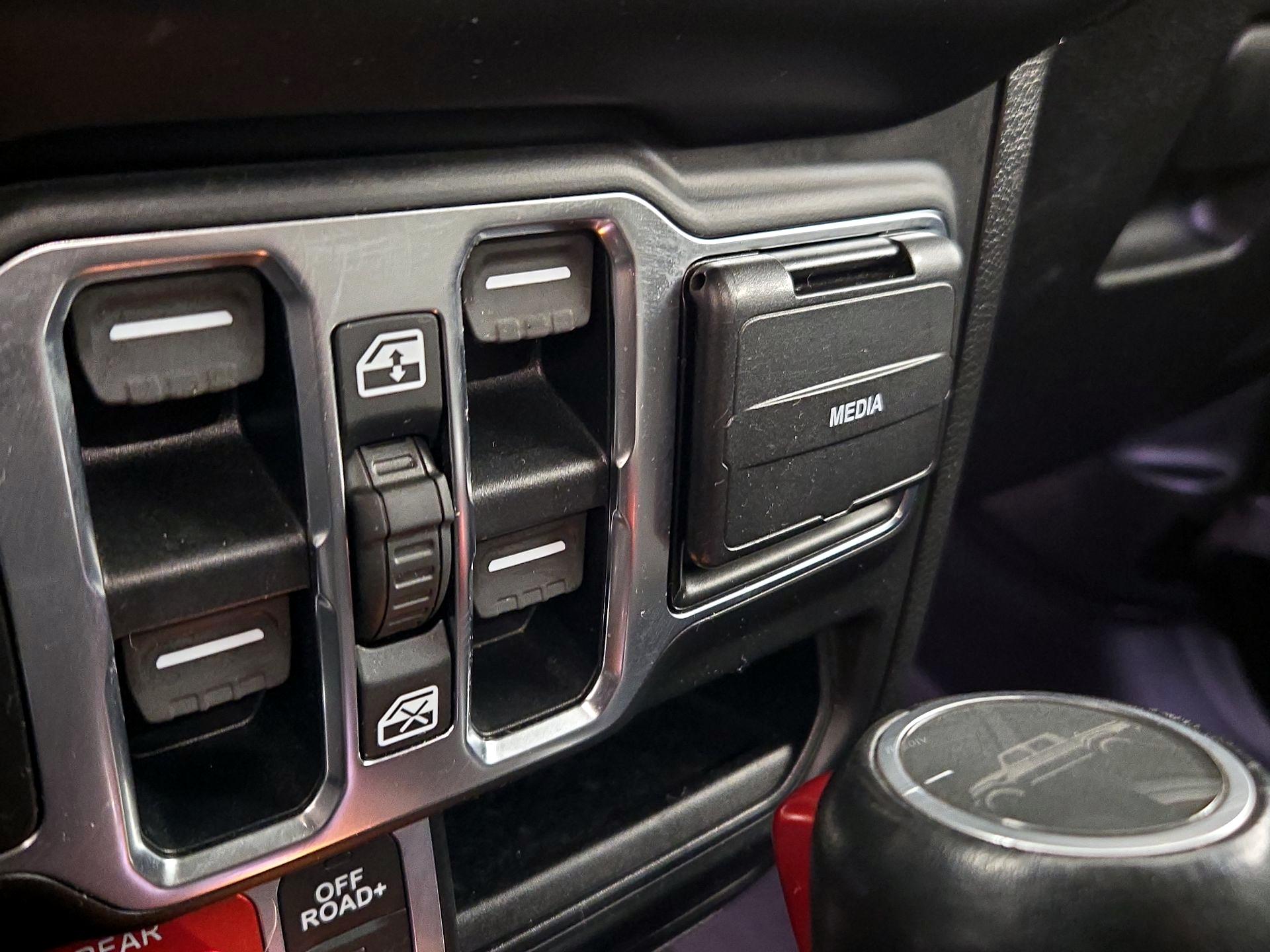 Thumbnail: 2020 Jeep Gladiator - 19