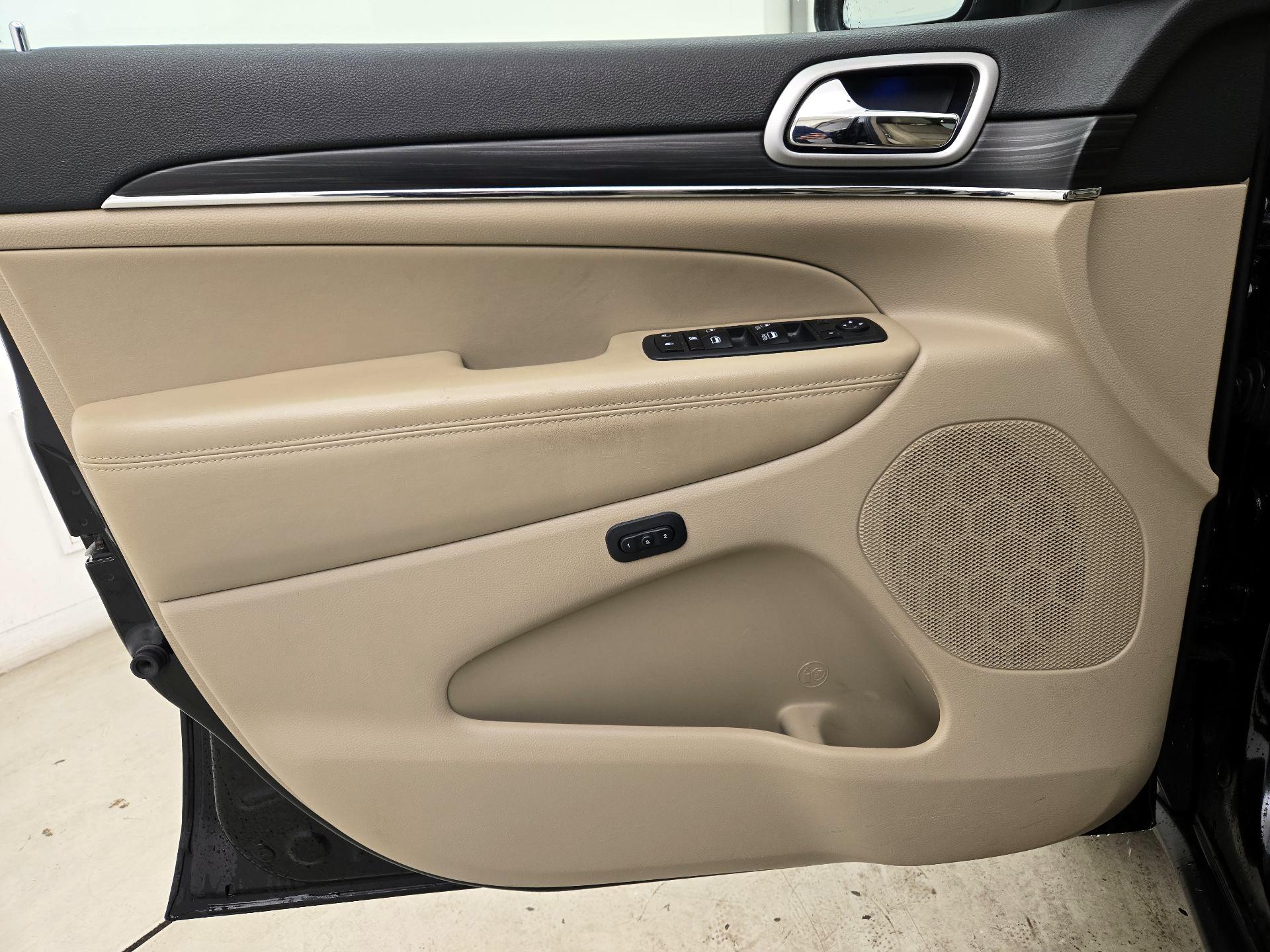 Thumbnail: 2020 Jeep Grand Cherokee - 12