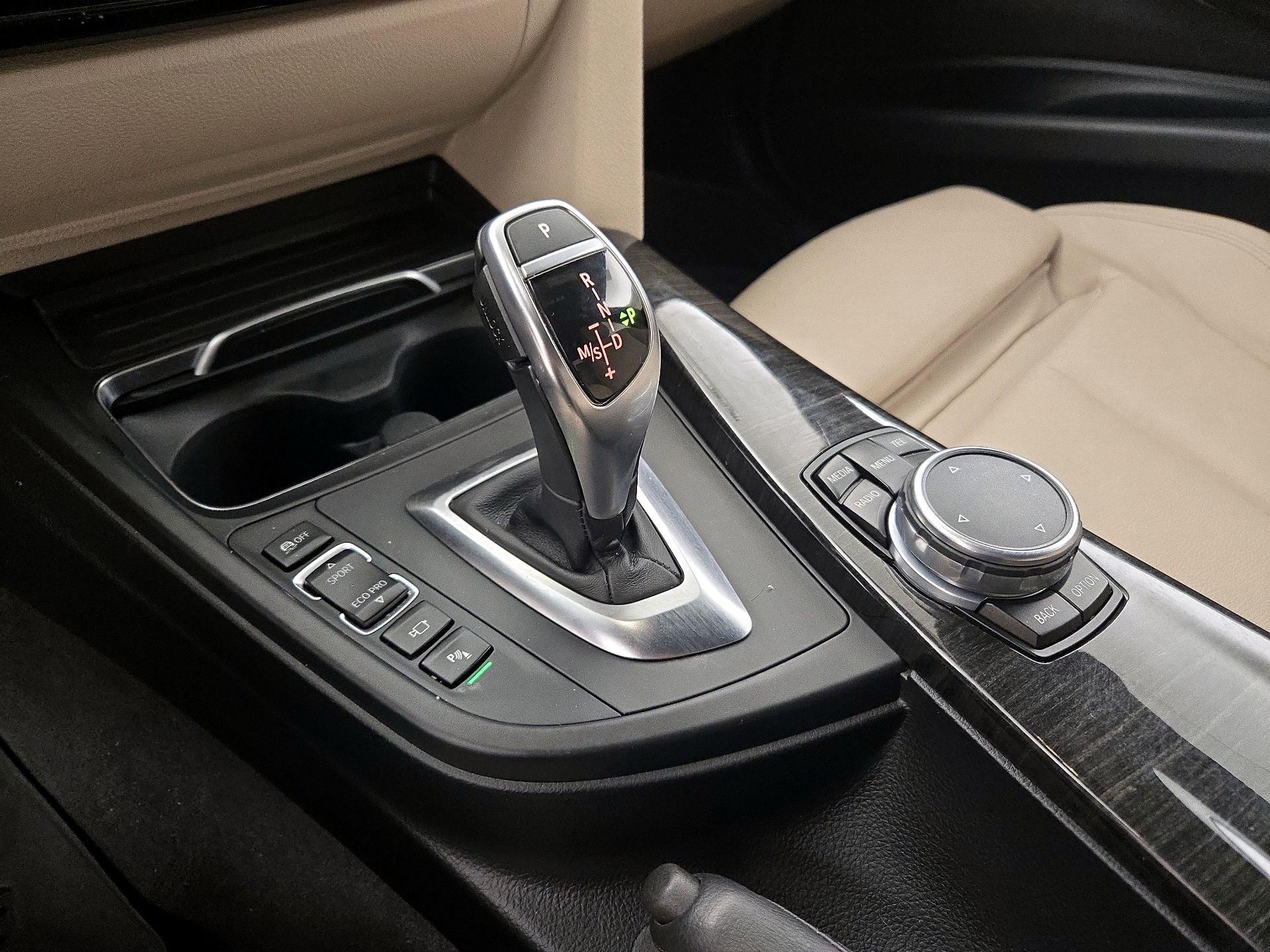 Thumbnail: 2016 BMW 3 Series - 18