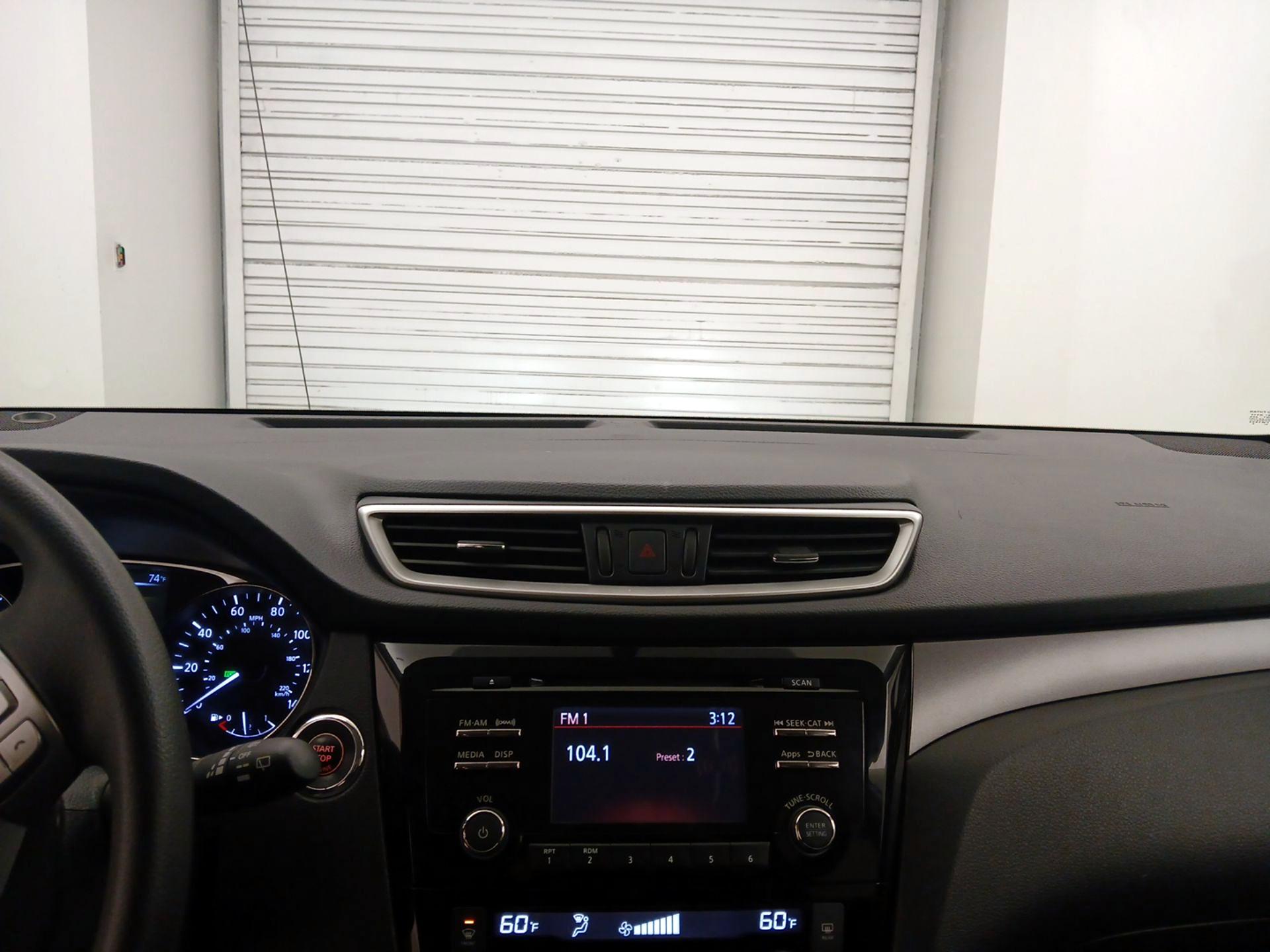 Thumbnail: 2016 Nissan Rogue - 9