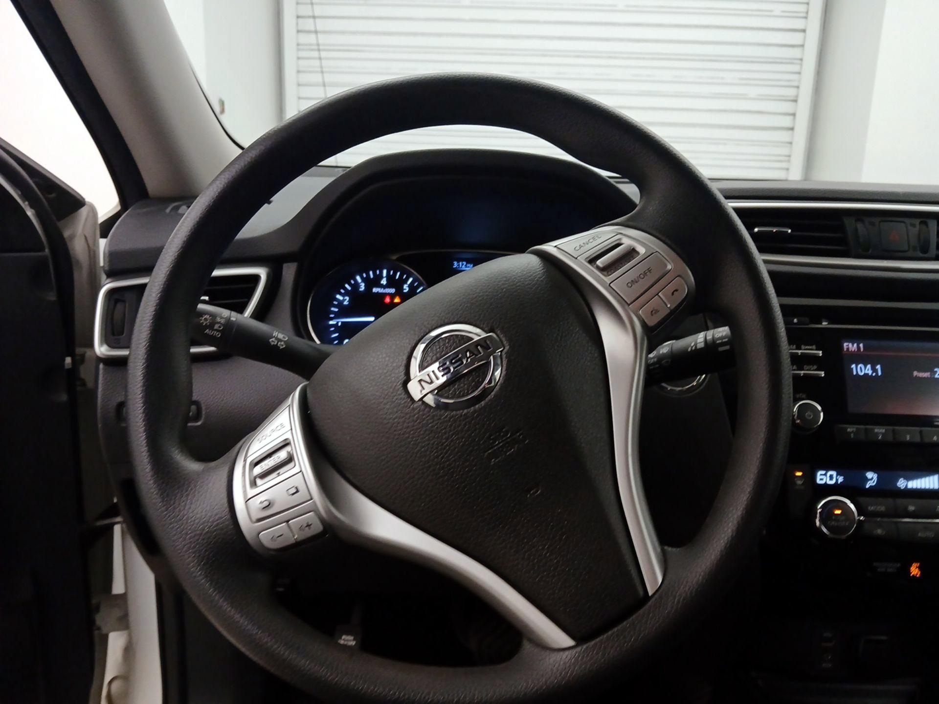 Thumbnail: 2016 Nissan Rogue - 10