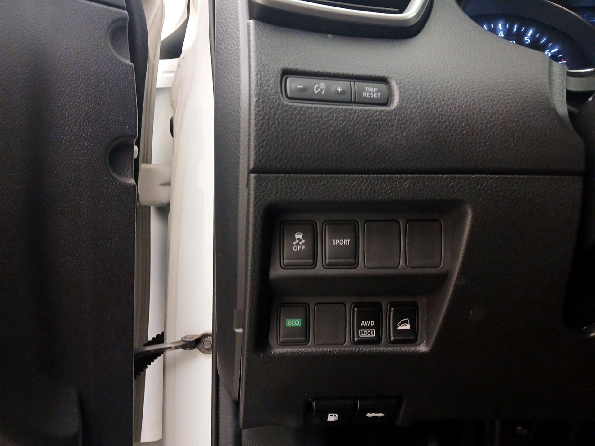 Thumbnail: 2016 Nissan Rogue - 13