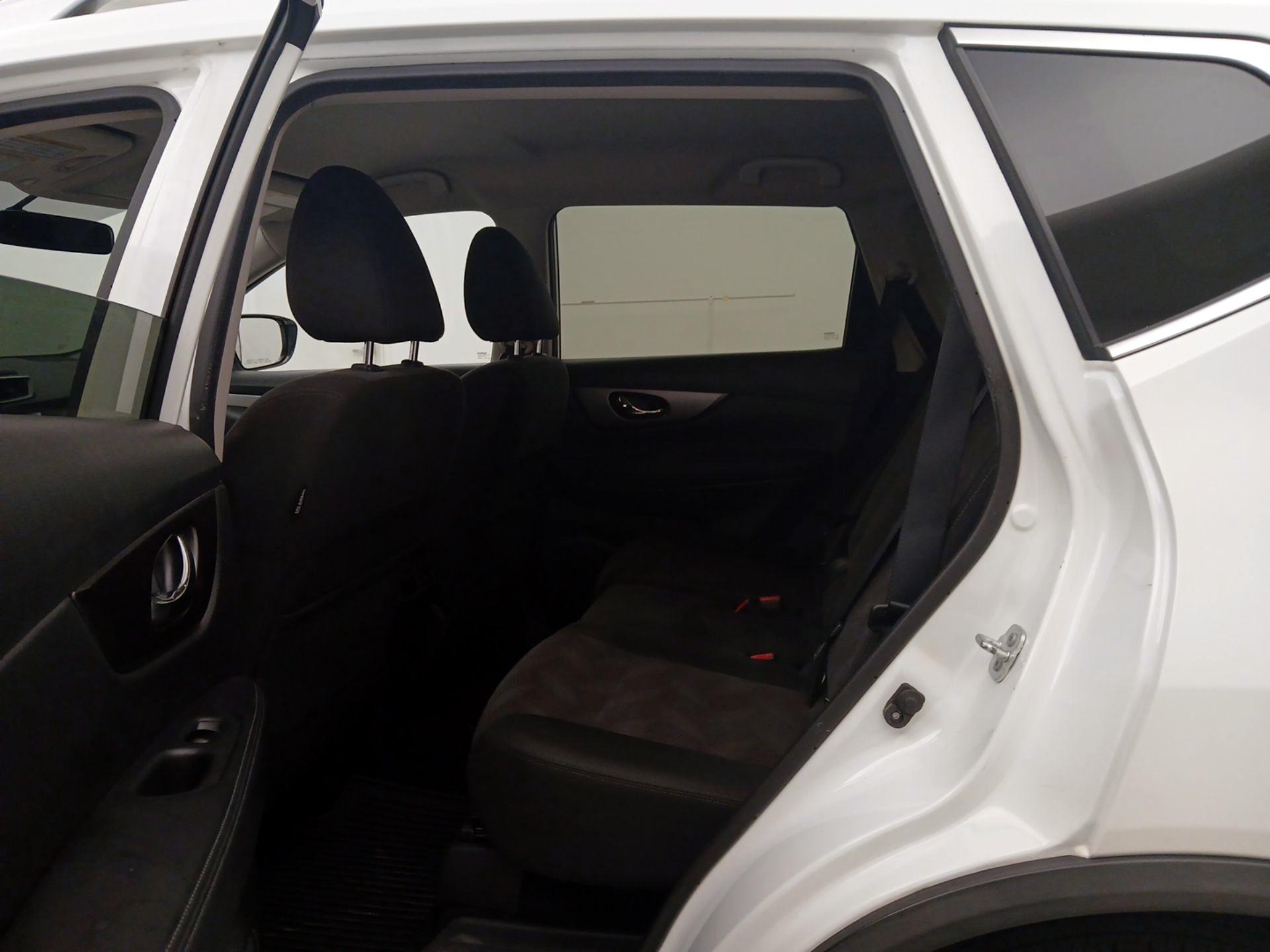 Thumbnail: 2016 Nissan Rogue - 19