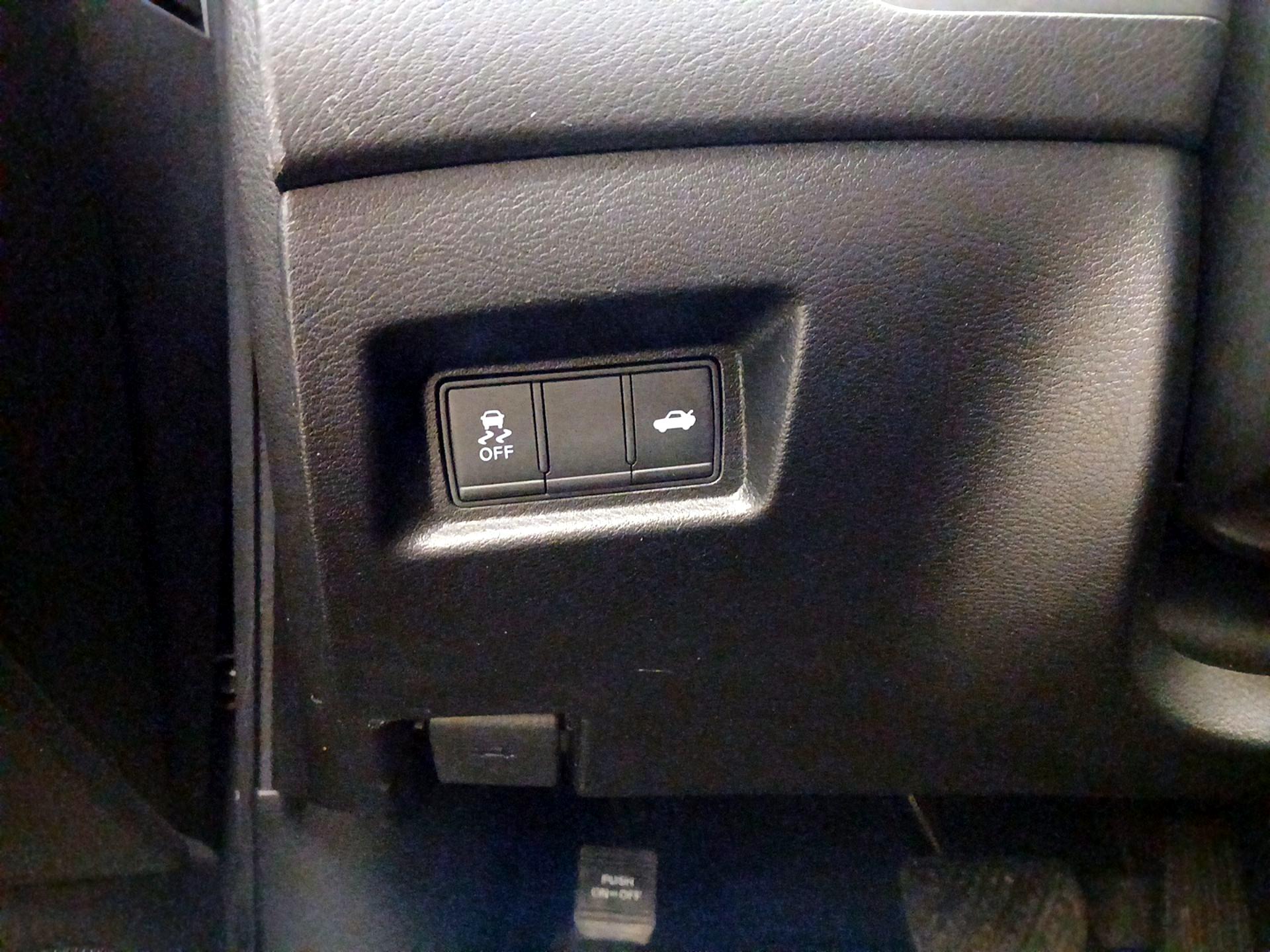 Thumbnail: 2019 INFINITI Q50 - 13