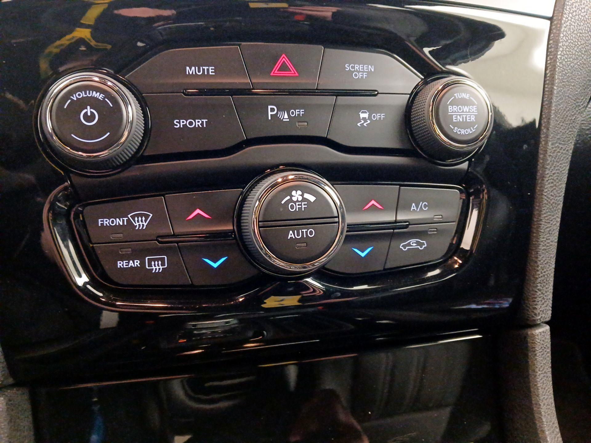 Thumbnail: 2017 Chrysler 300 - 17