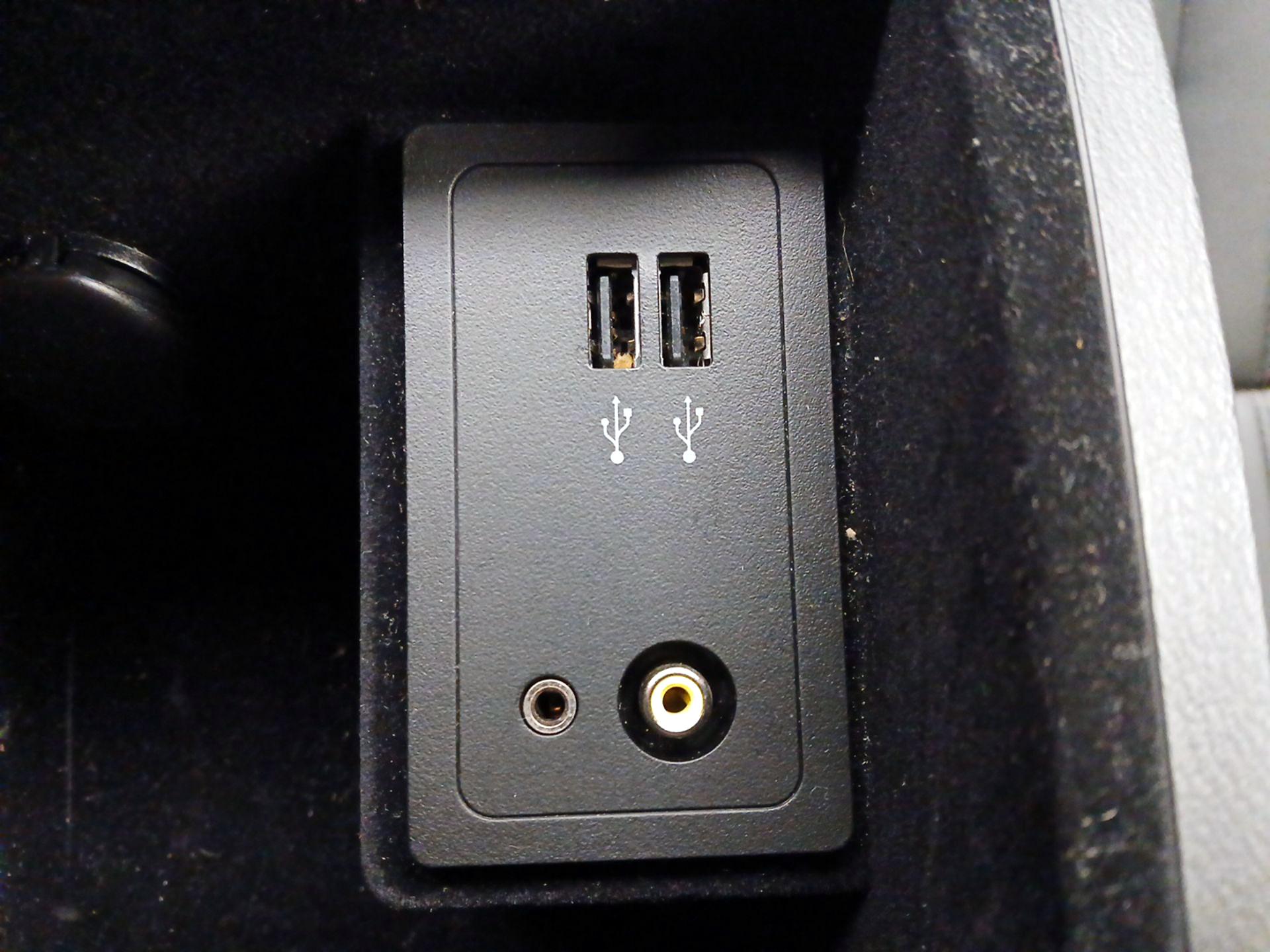 Thumbnail: 2017 INFINITI Q60 - 18