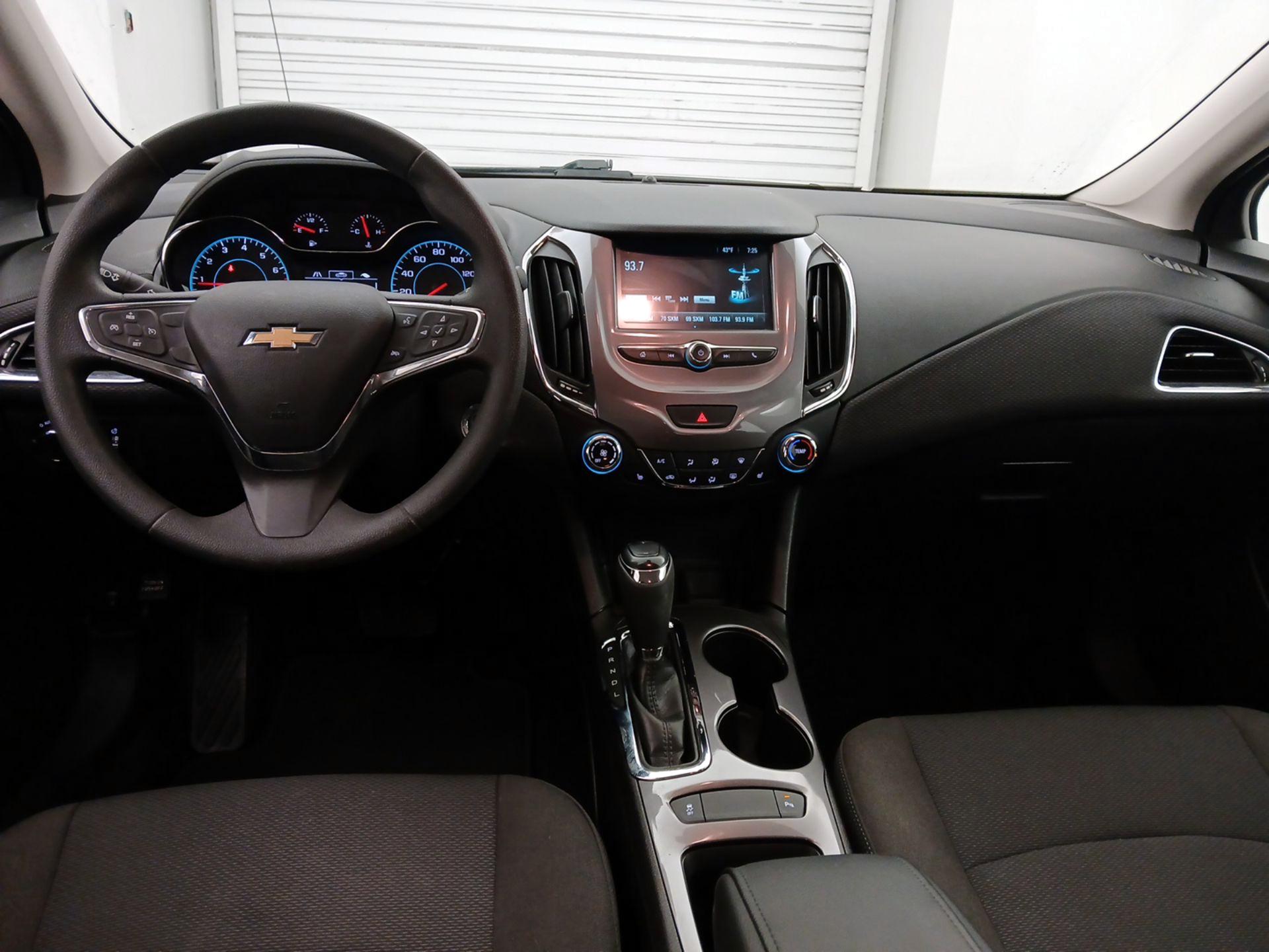 Thumbnail: 2018 Chevrolet Cruze - 9