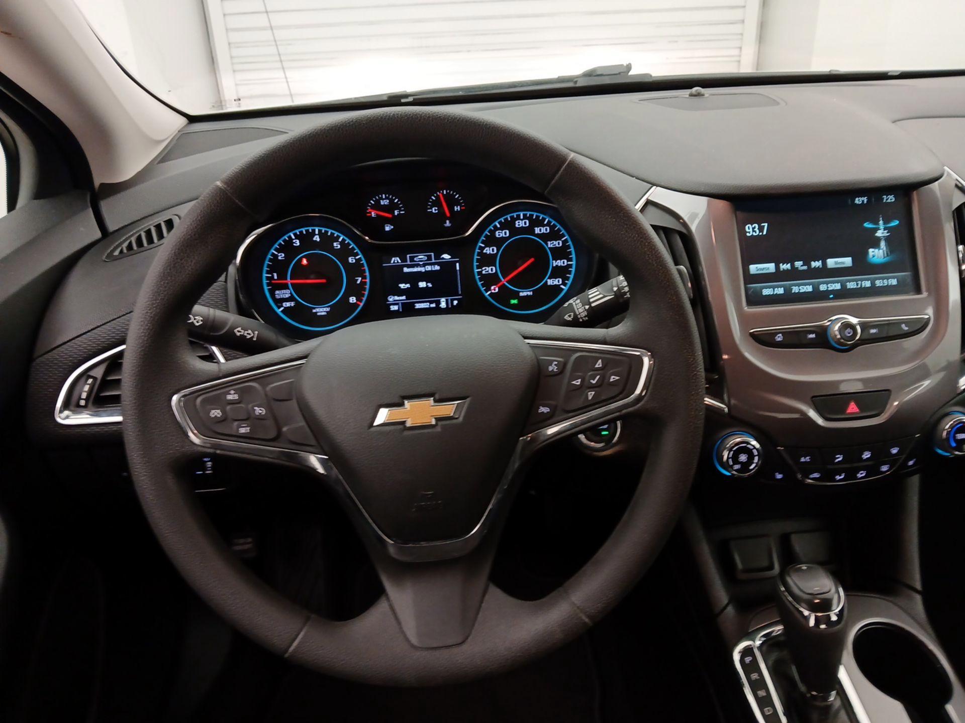 Thumbnail: 2018 Chevrolet Cruze - 10