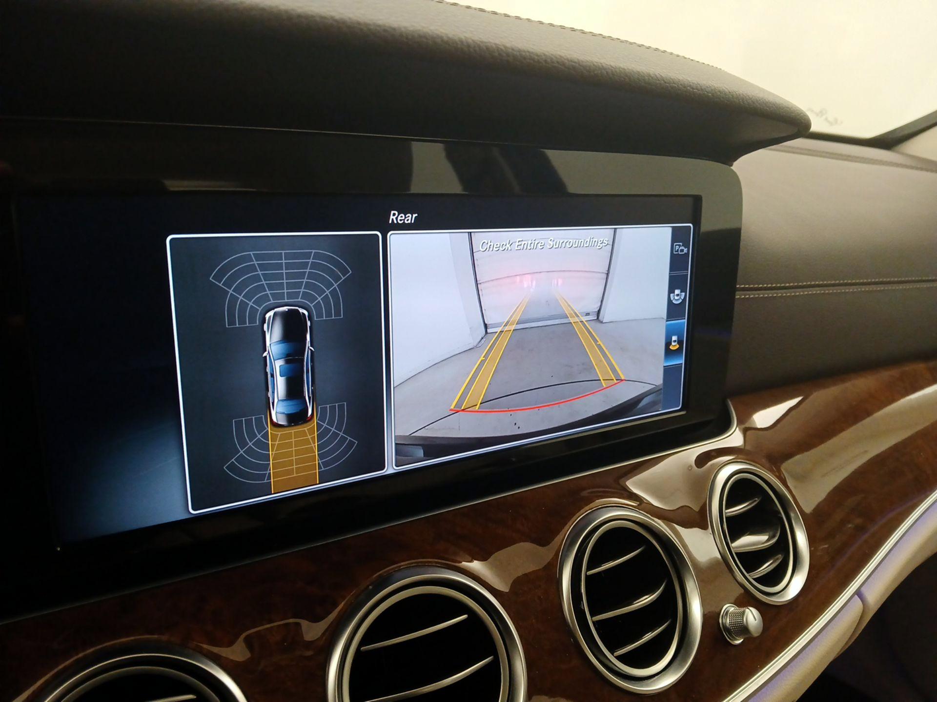 Thumbnail: 2017 Mercedes-Benz E-Class - 15