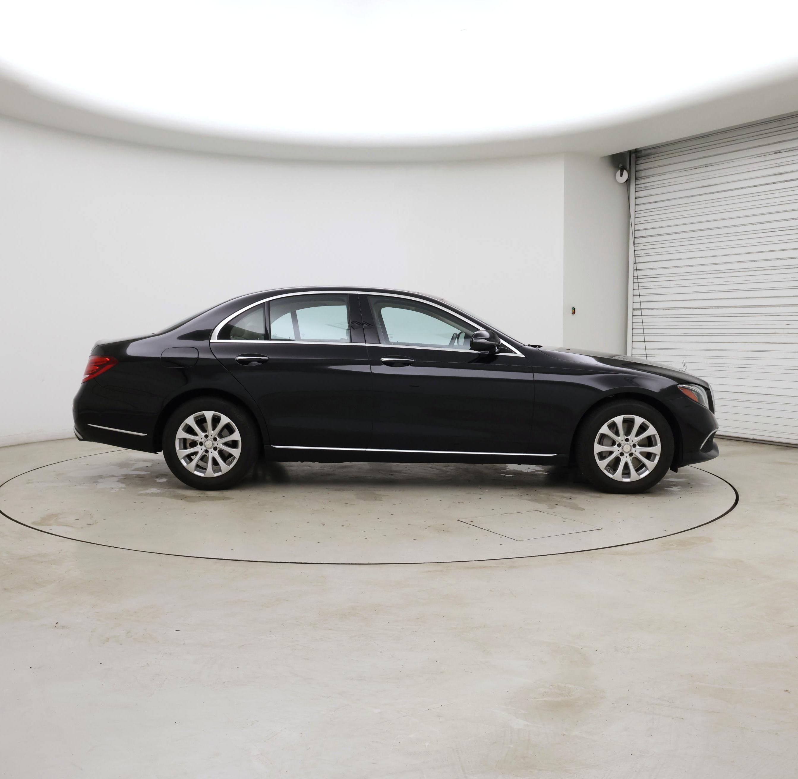 Thumbnail: 2017 Mercedes-Benz E-Class - 7