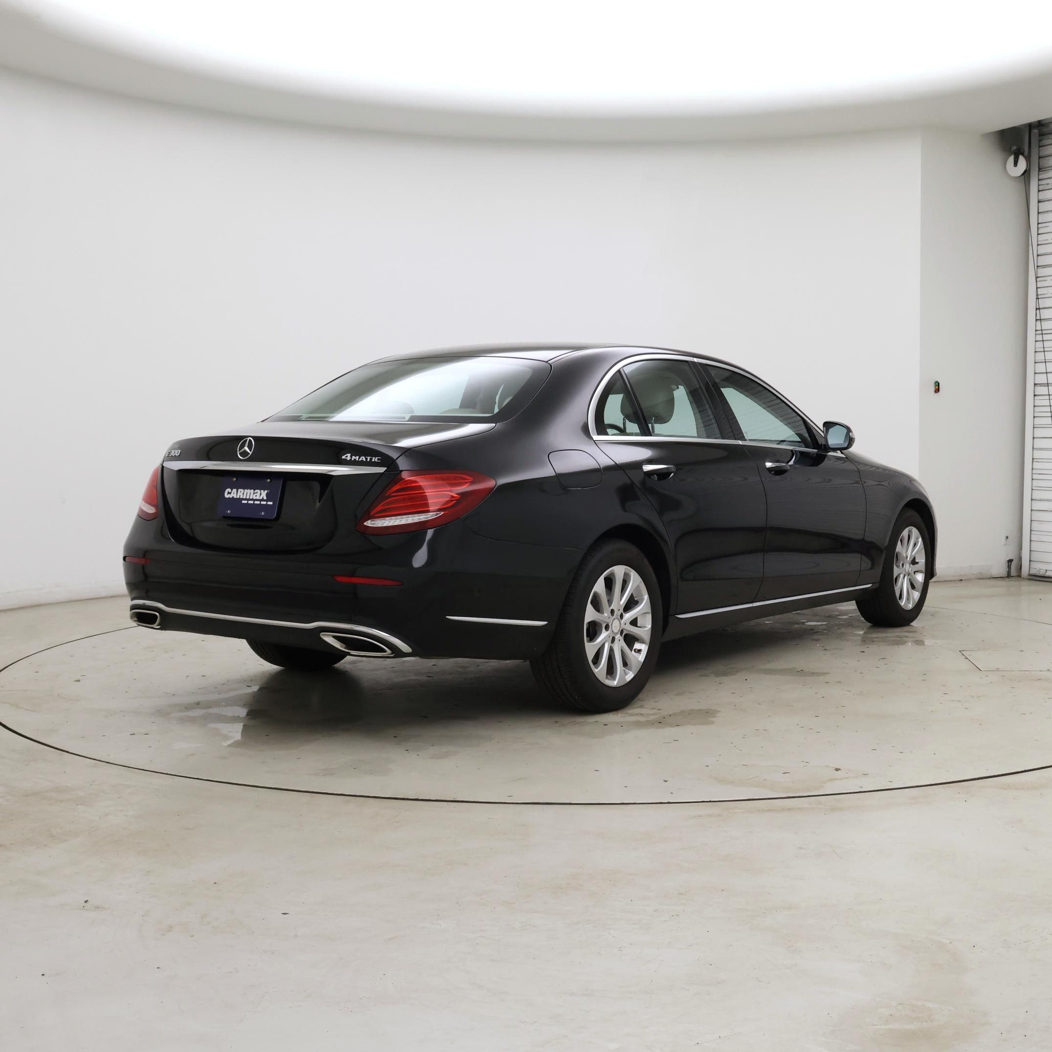 Thumbnail: 2017 Mercedes-Benz E-Class - 8