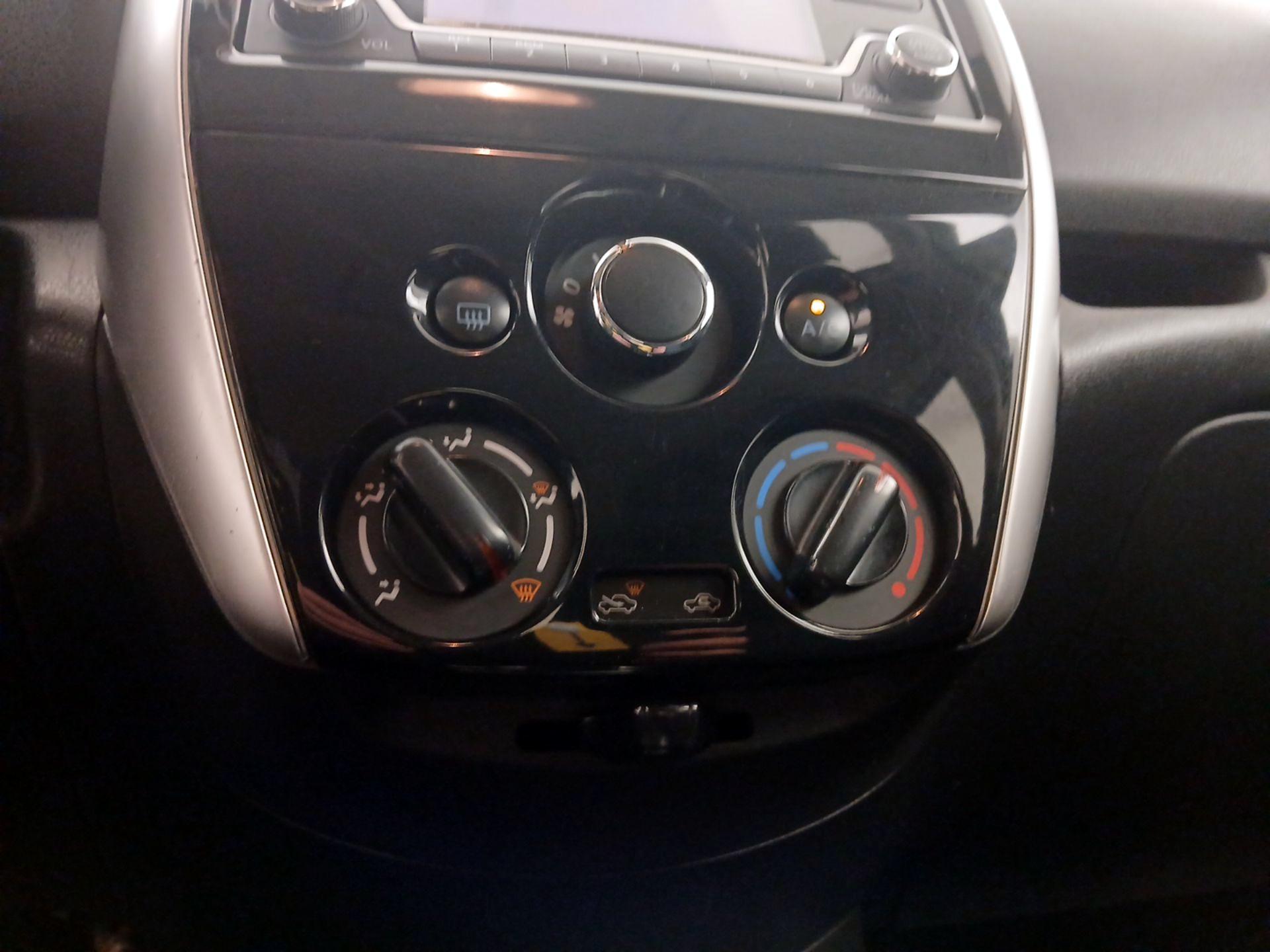 Thumbnail: 2018 Nissan Versa Note - 16