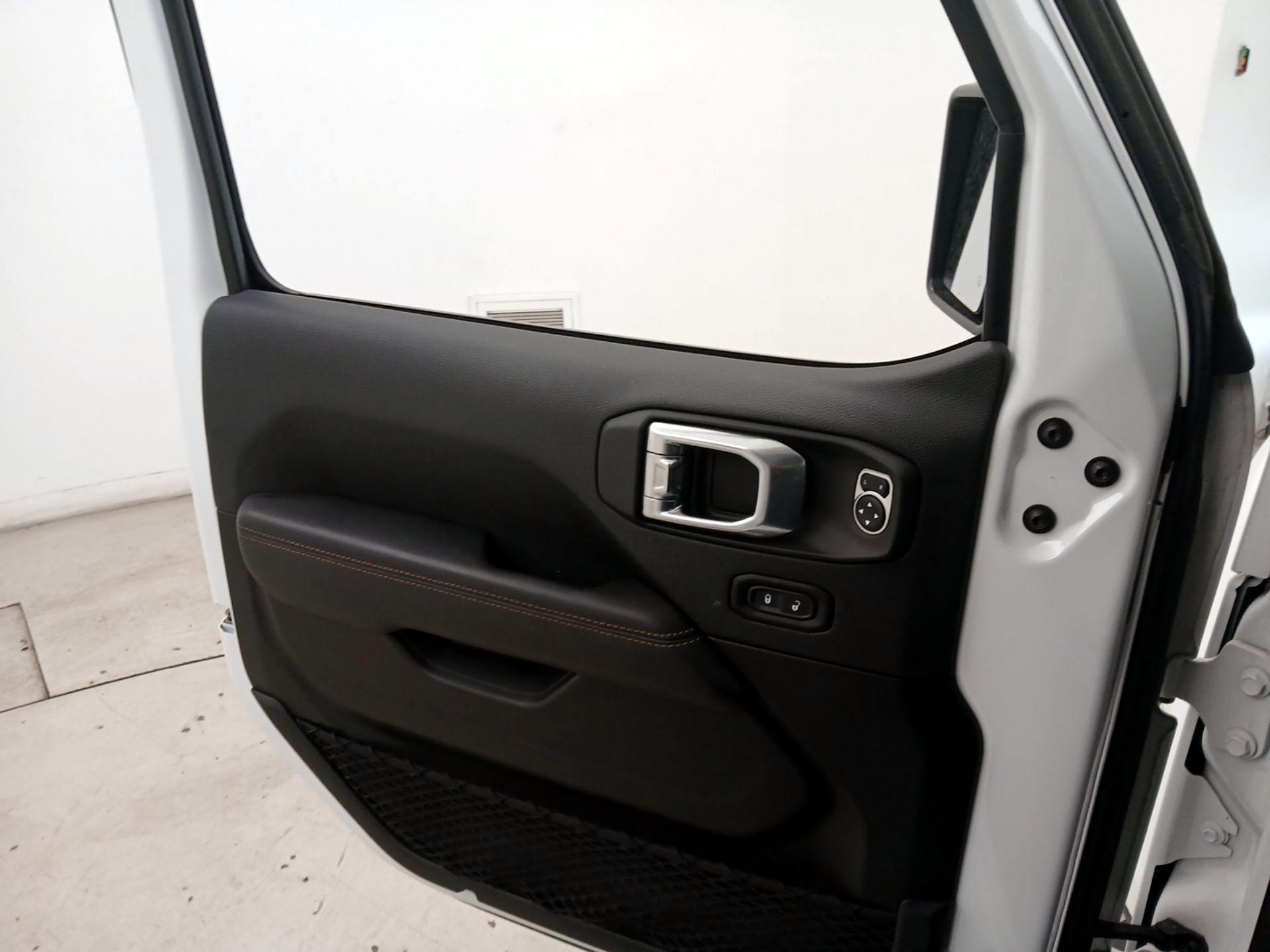 Thumbnail: 2021 Jeep Gladiator - 12