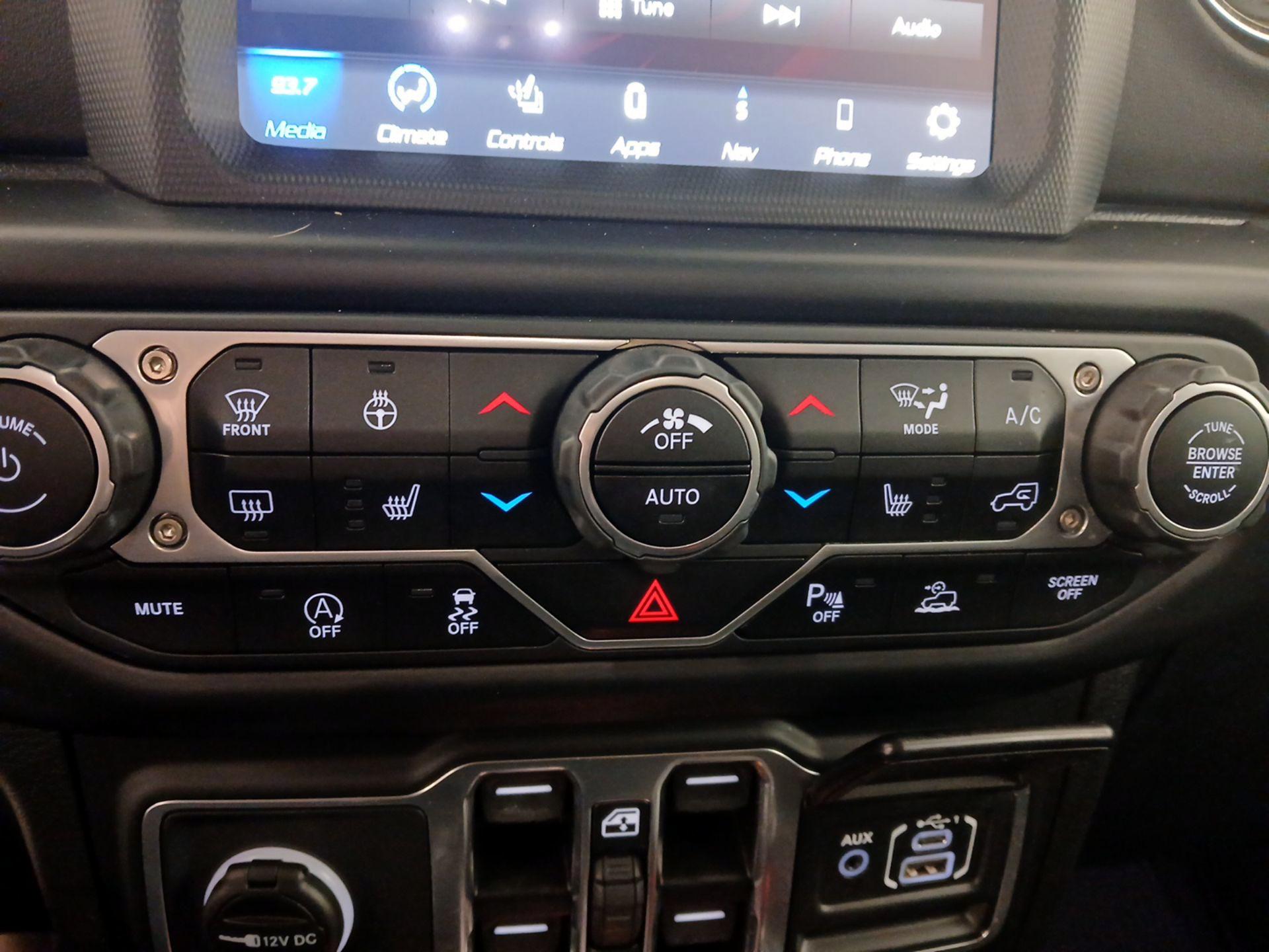 Thumbnail: 2021 Jeep Gladiator - 17