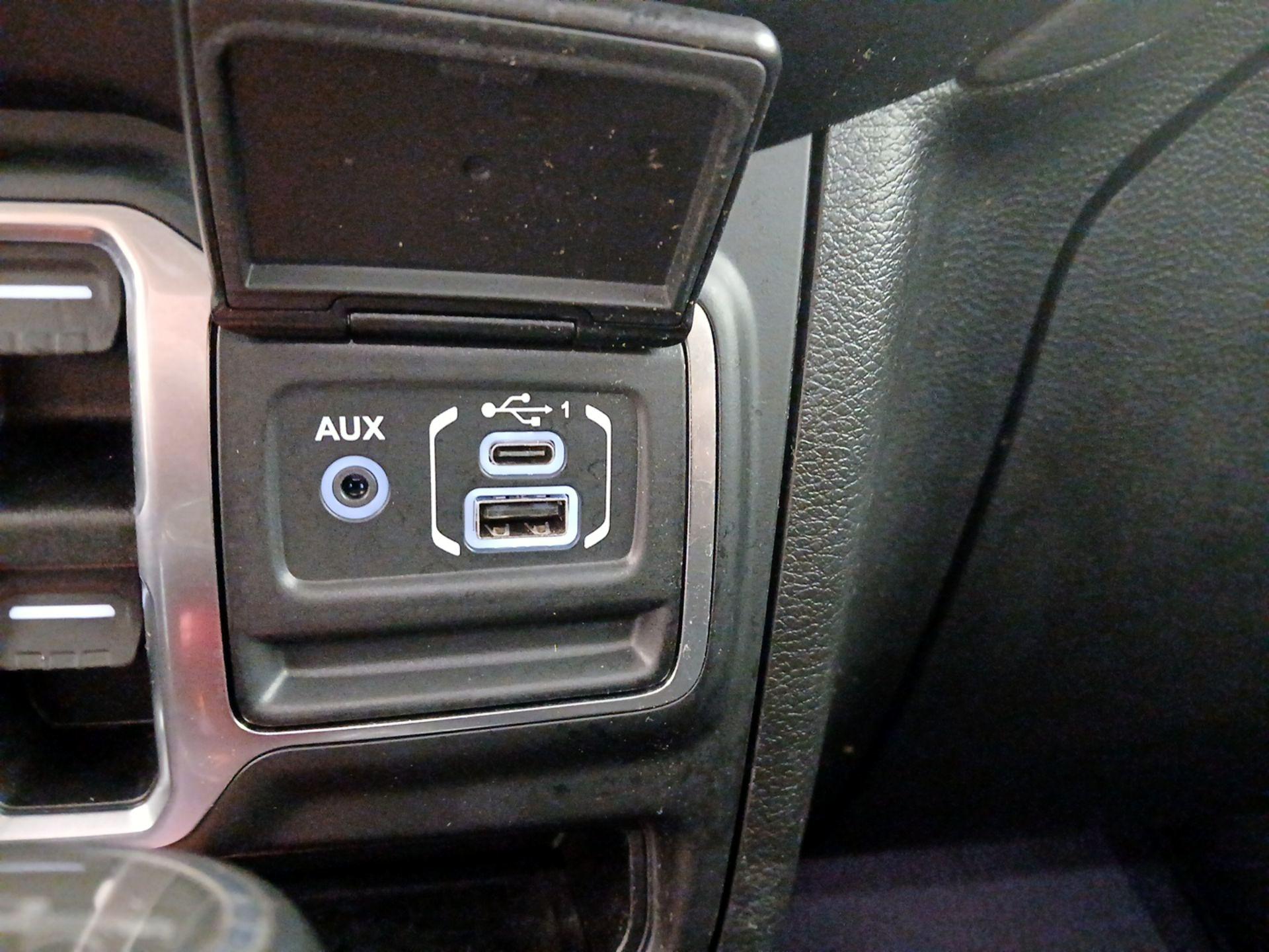 Thumbnail: 2021 Jeep Gladiator - 19