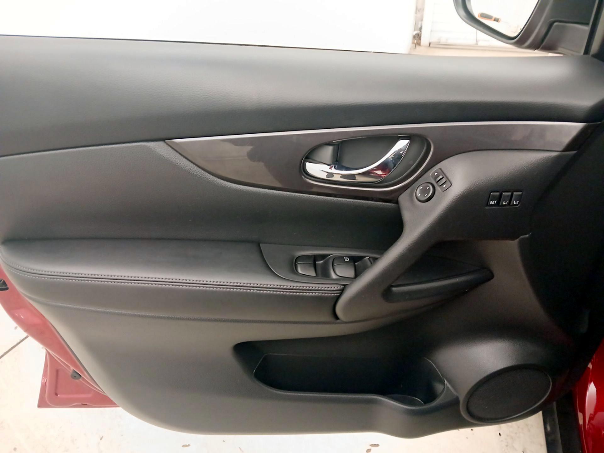 Thumbnail: 2020 Nissan Rogue - 12