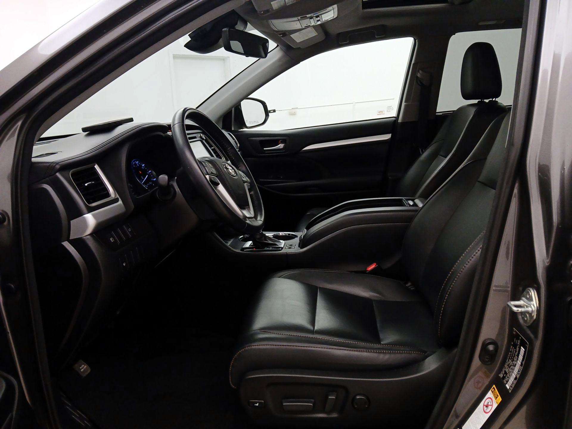 Thumbnail: 2018 Toyota Highlander - 11