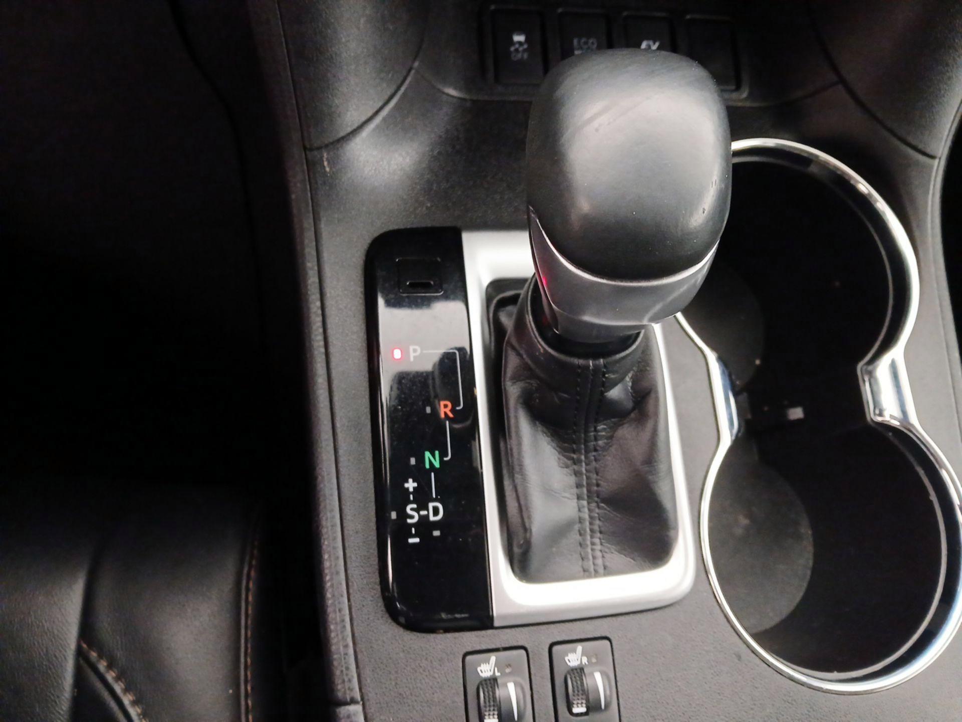 Thumbnail: 2018 Toyota Highlander - 17