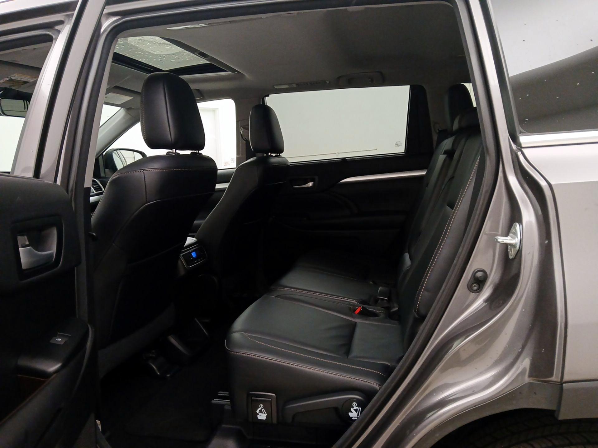 Thumbnail: 2018 Toyota Highlander - 20