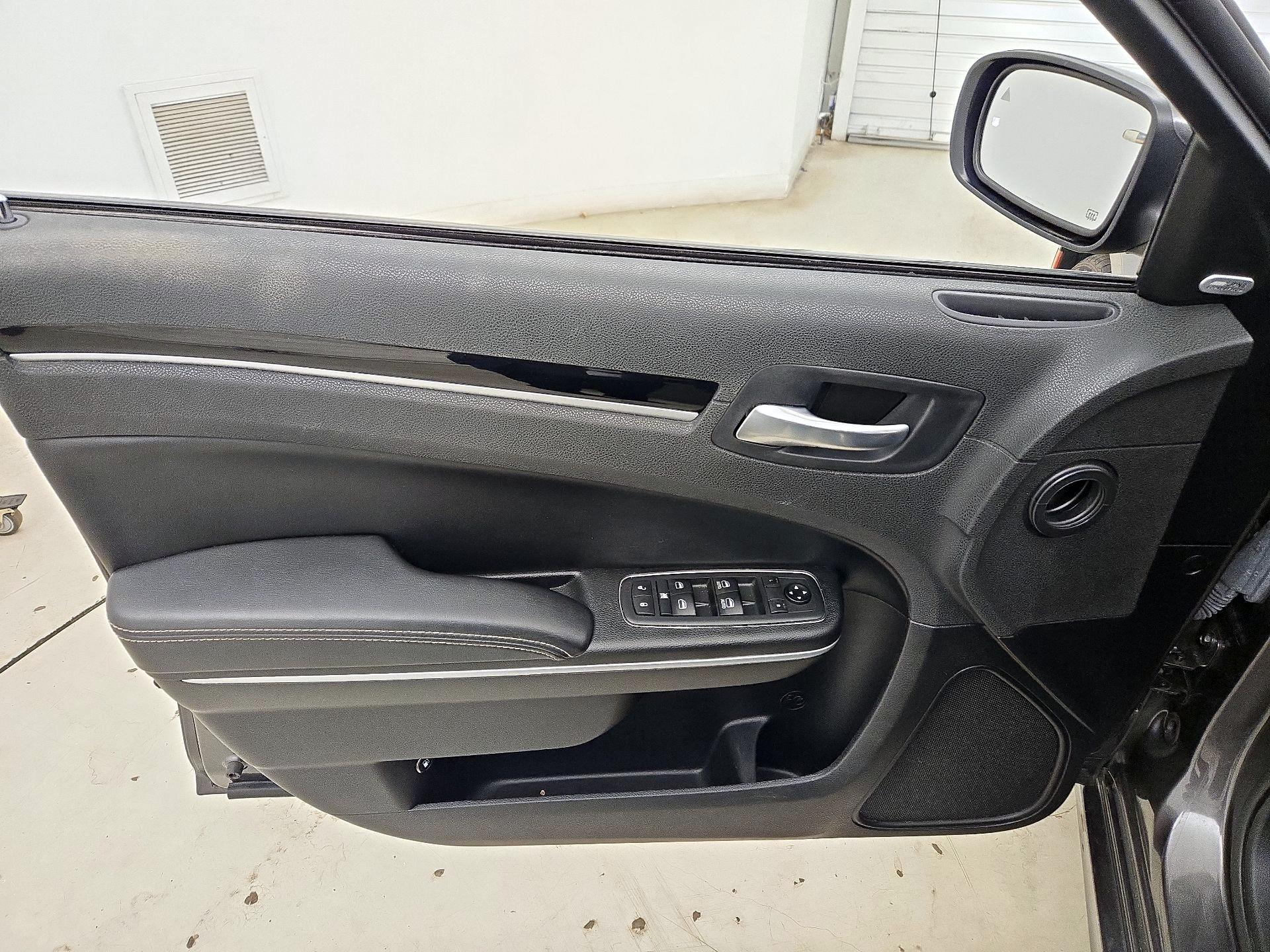 Thumbnail: 2021 Chrysler 300 - 12