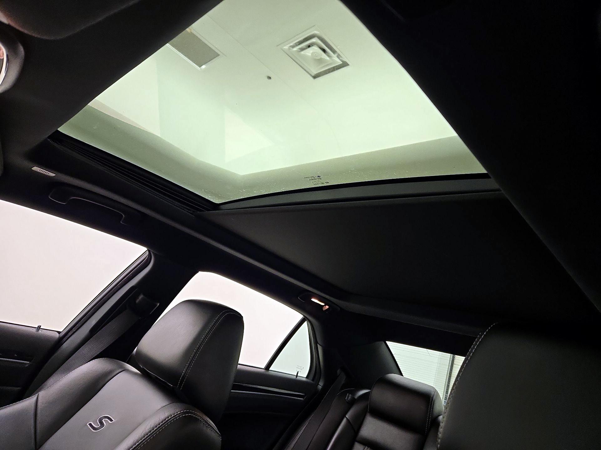 Thumbnail: 2021 Chrysler 300 - 18