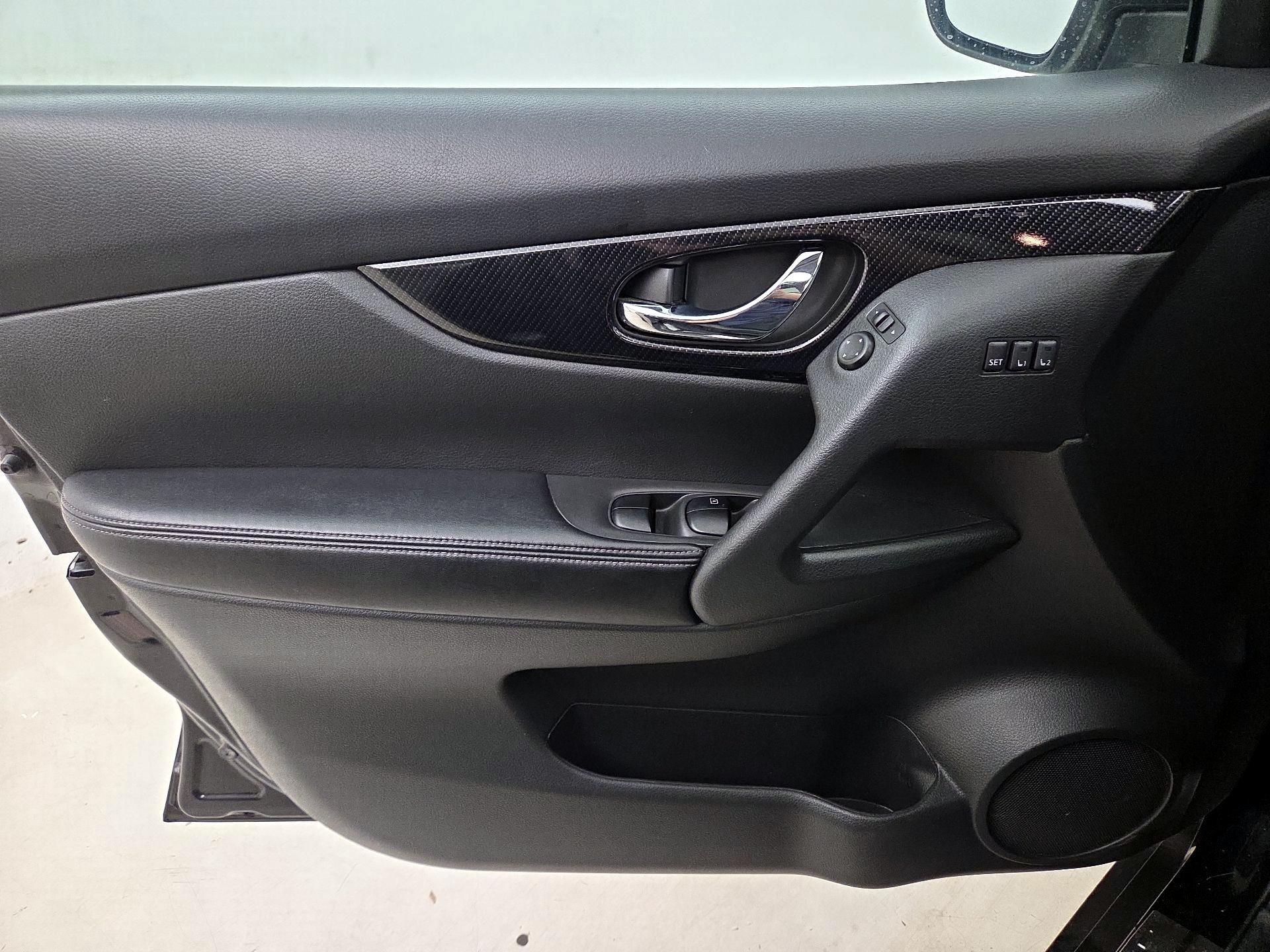 Thumbnail: 2017 Nissan Rogue - 12