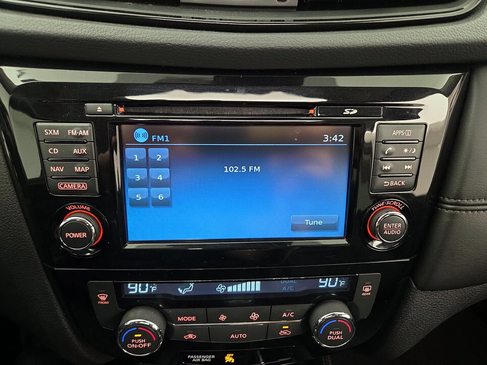 Thumbnail: 2017 Nissan Rogue - 16