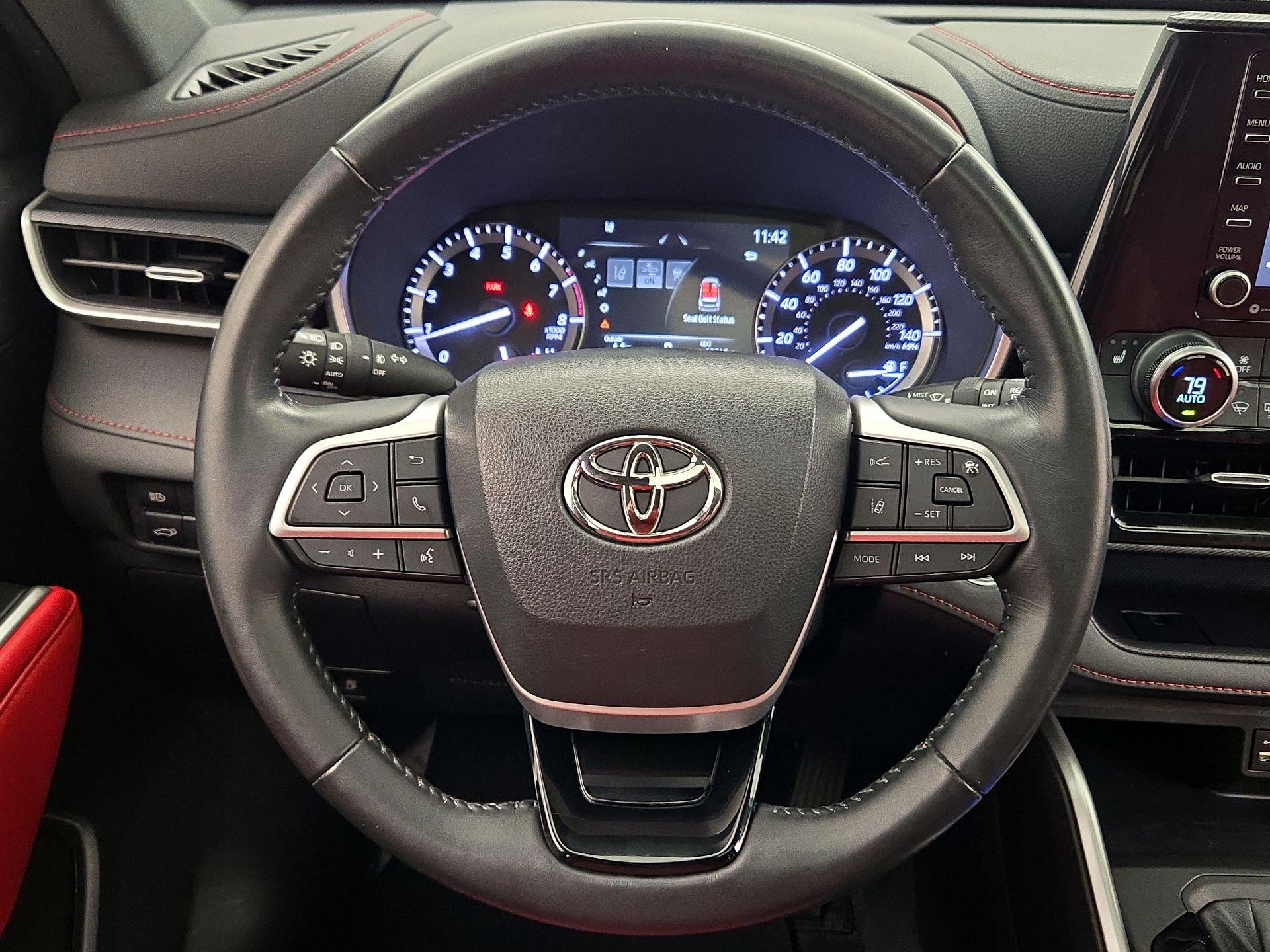Thumbnail: 2022 Toyota Highlander - 10