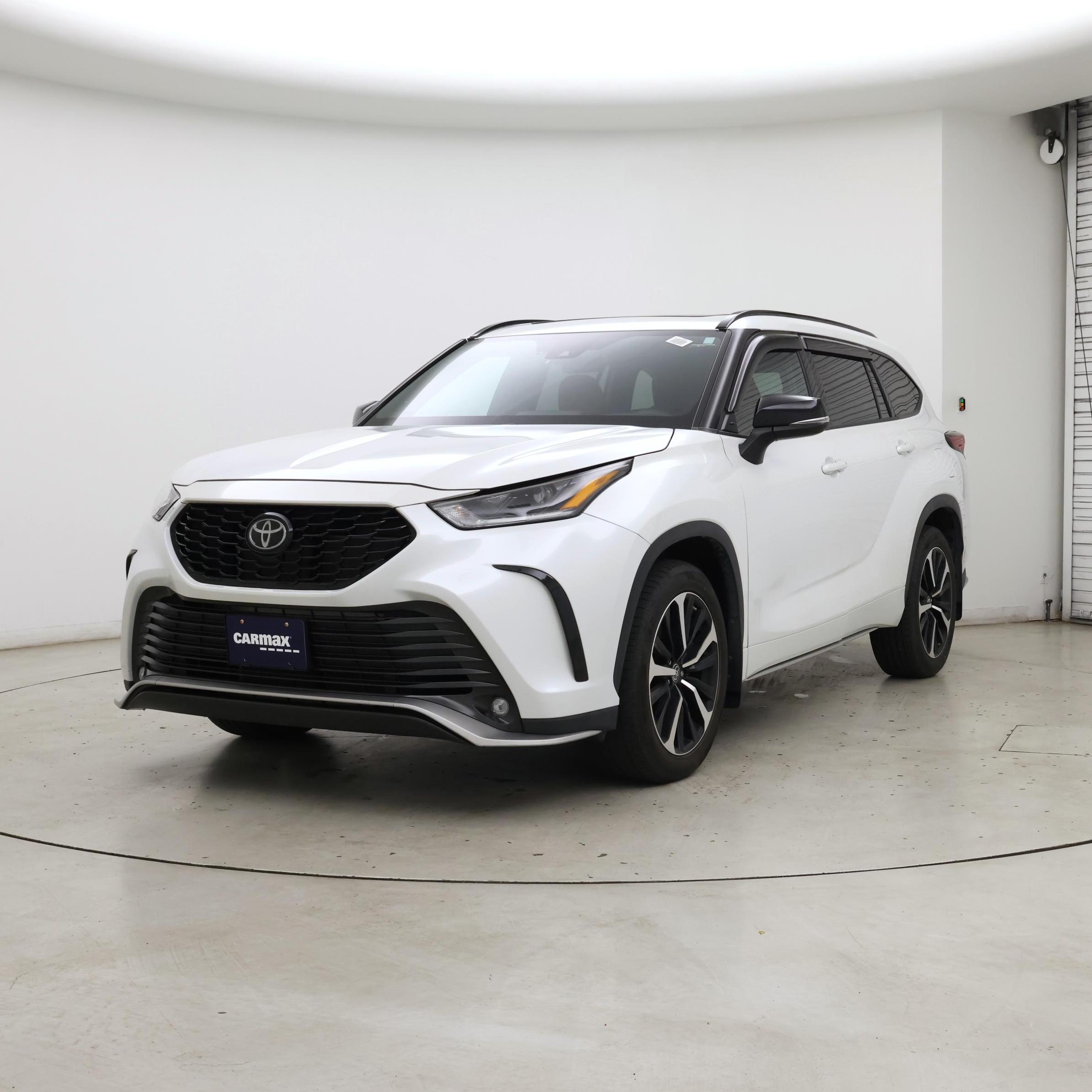 Thumbnail: 2022 Toyota Highlander - 4