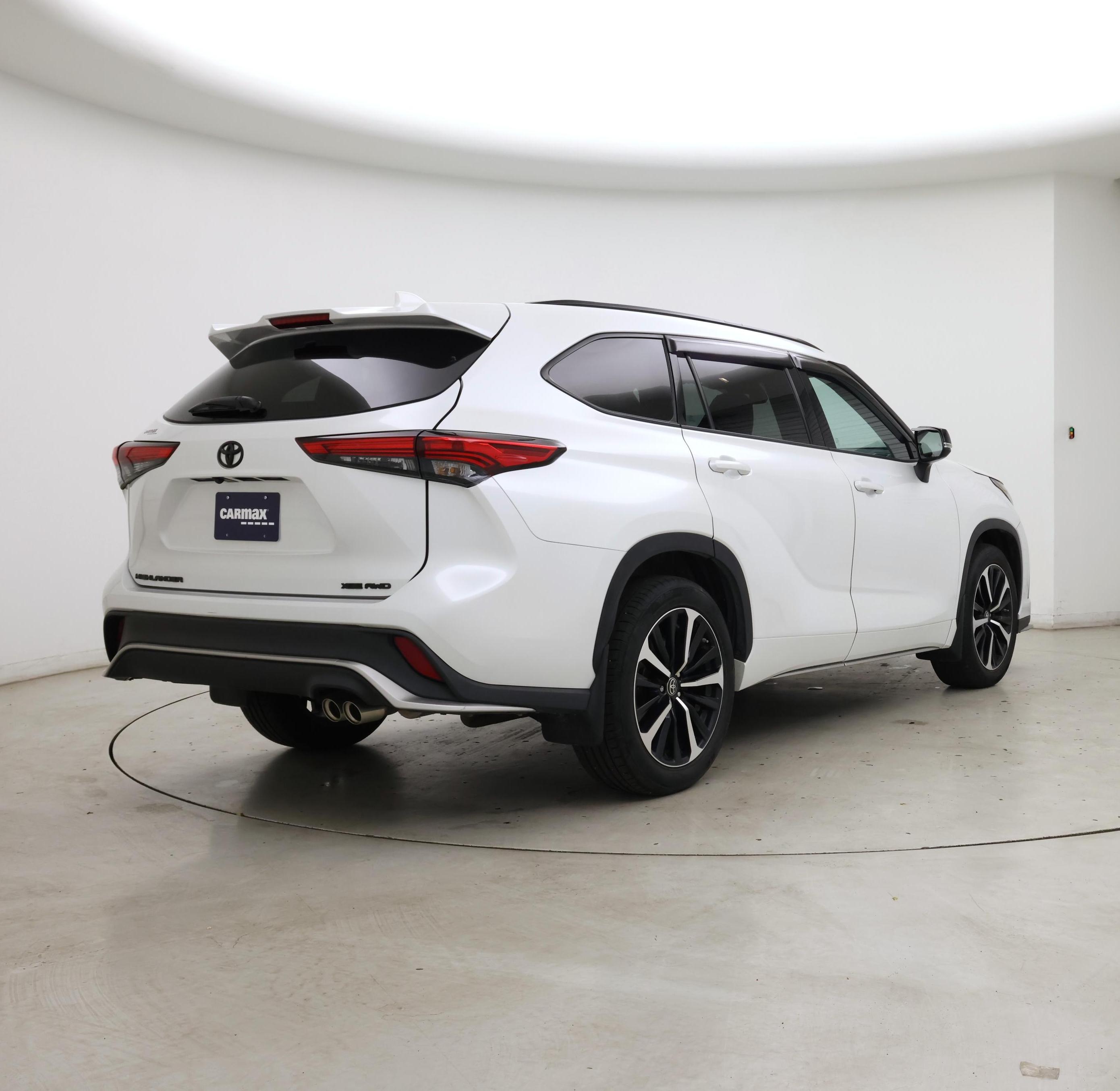Thumbnail: 2022 Toyota Highlander - 8