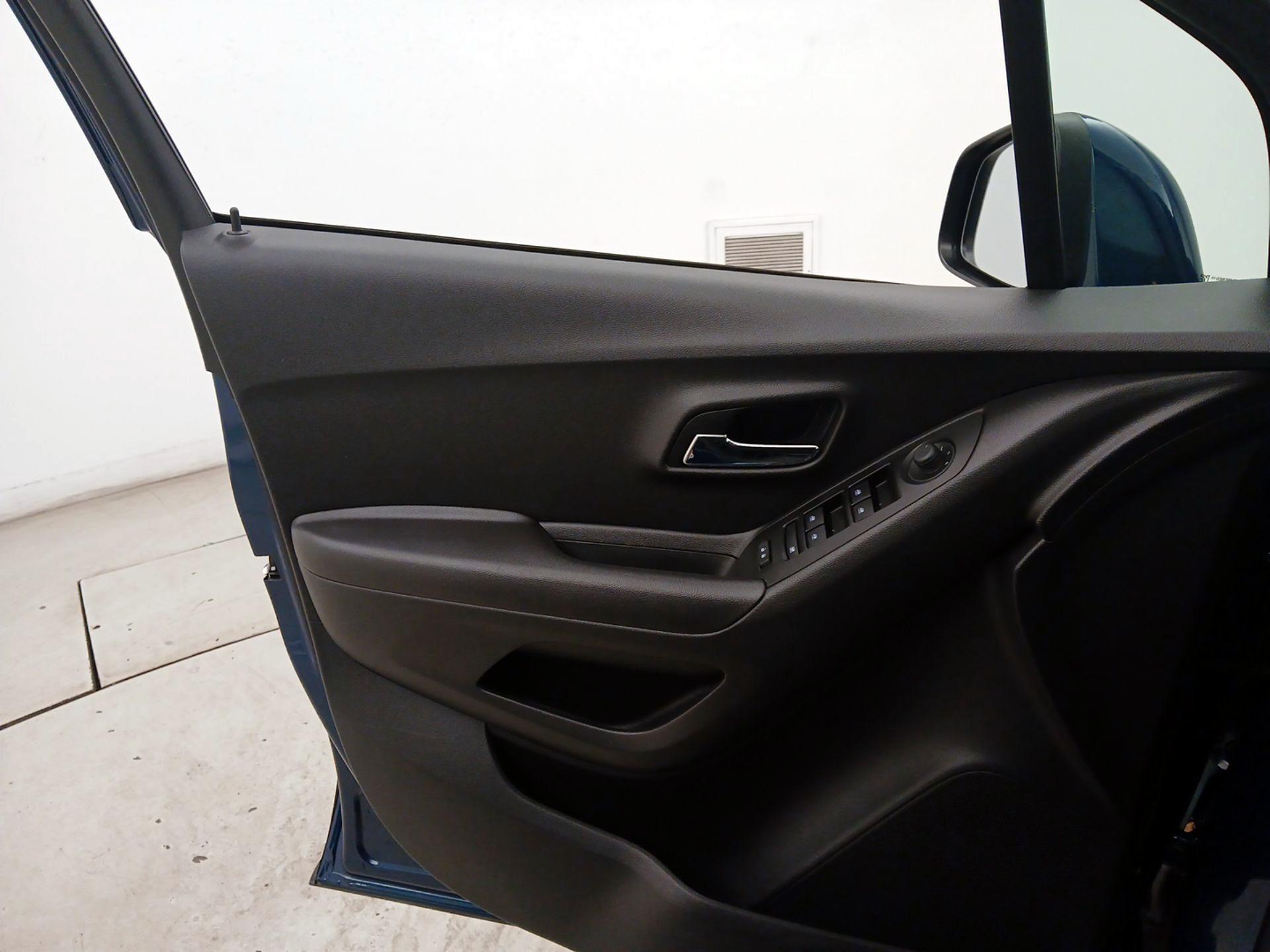 Thumbnail: 2020 Chevrolet Trax - 12