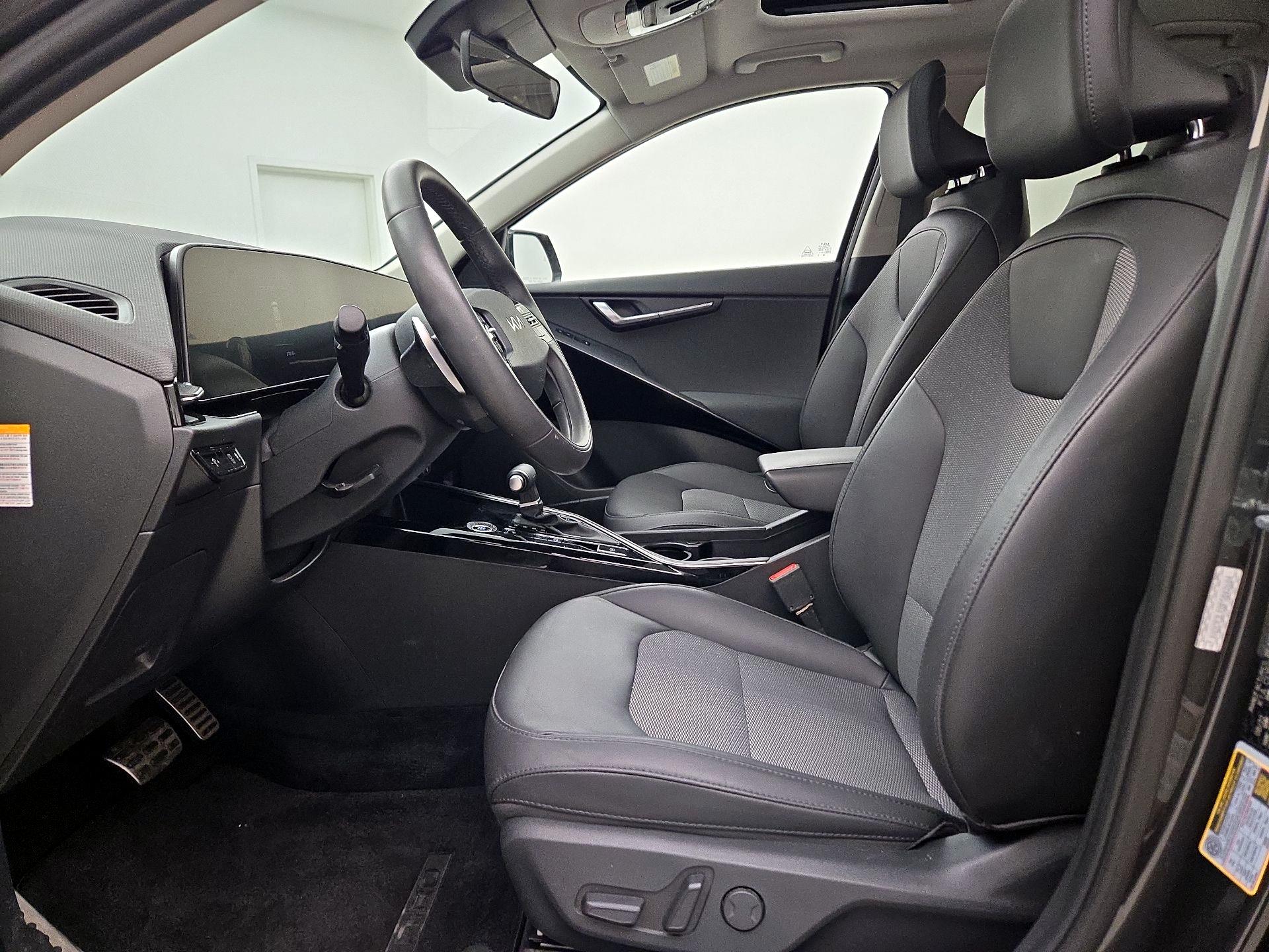 Thumbnail: 2023 Kia Niro - 11