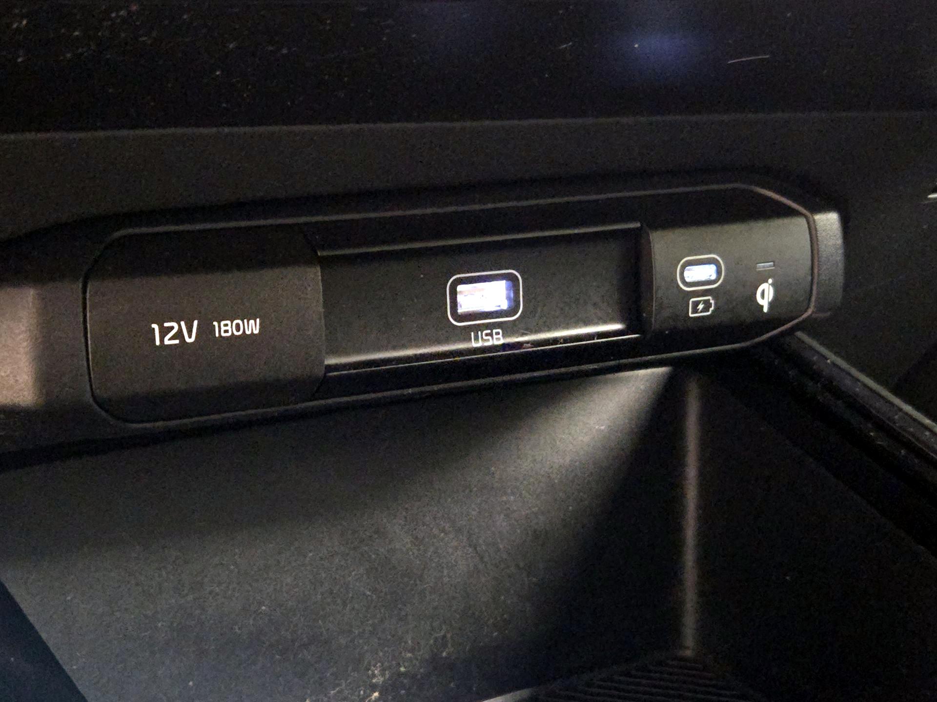 Thumbnail: 2023 Kia Niro - 18