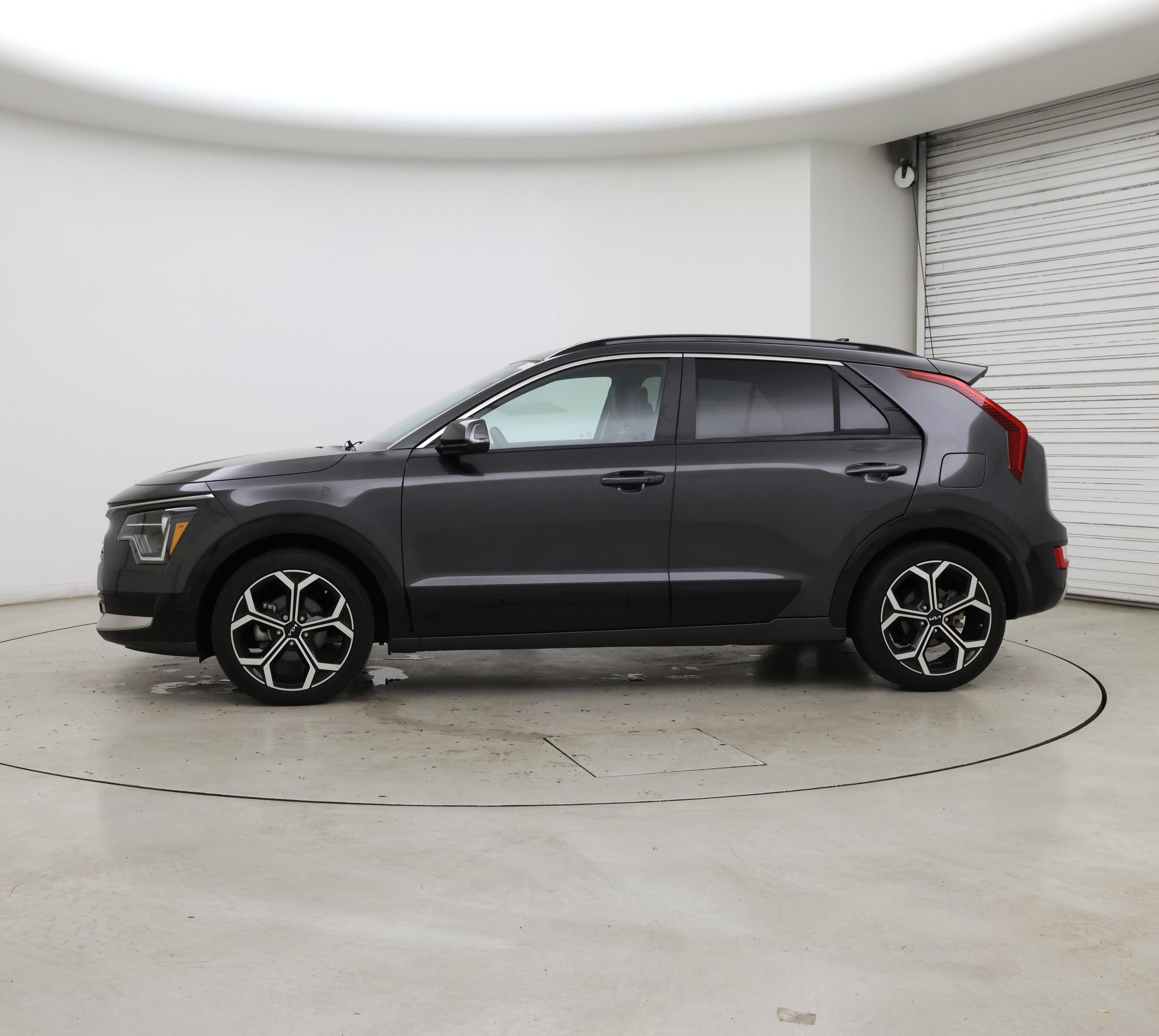 Thumbnail: 2023 Kia Niro - 3