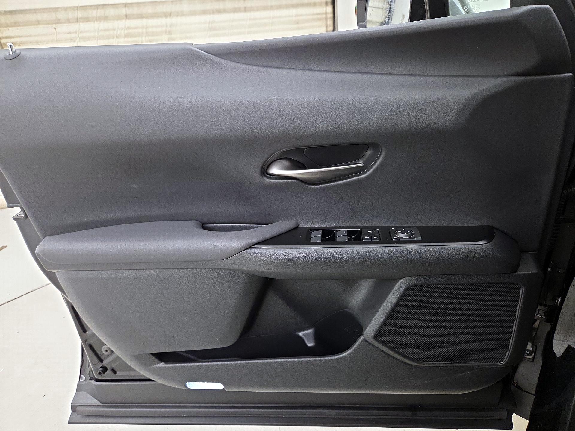 Thumbnail: 2019 Lexus UX - 12