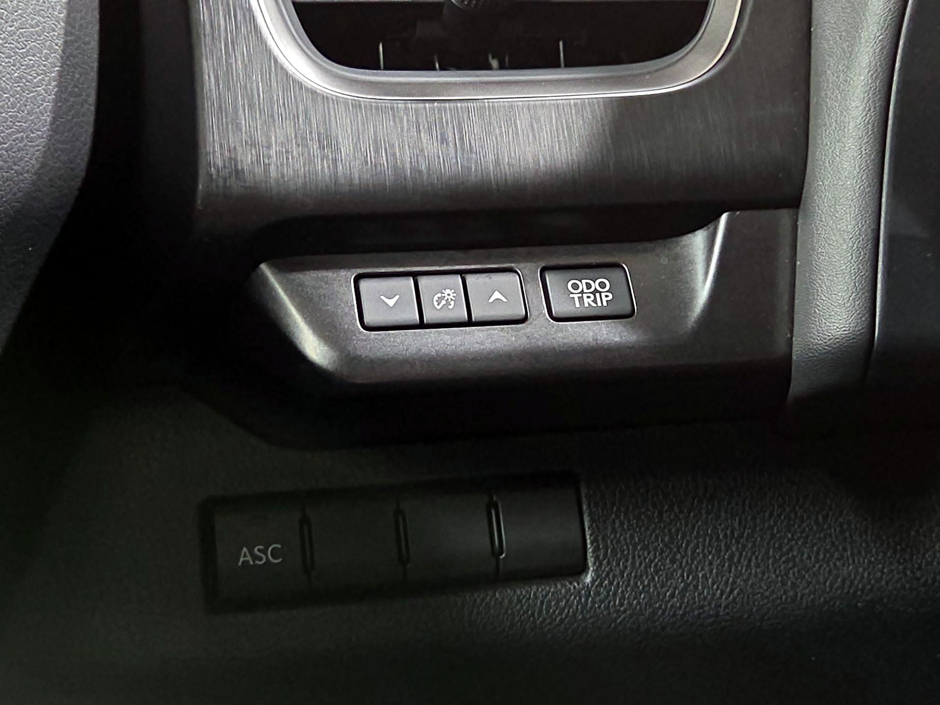 Thumbnail: 2019 Lexus UX - 13