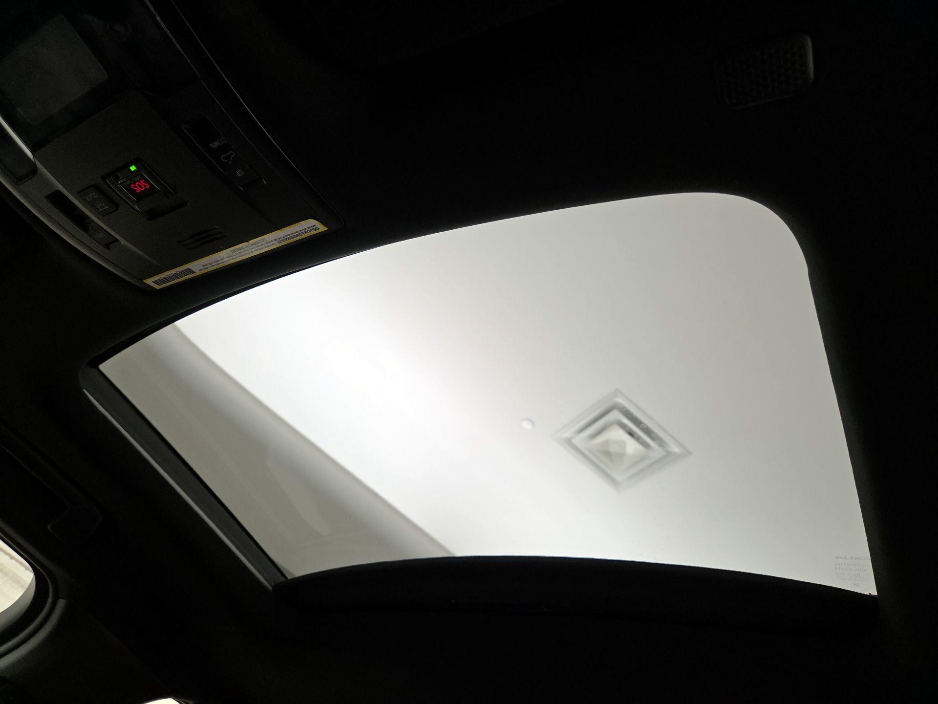 Thumbnail: 2019 Lexus UX - 19