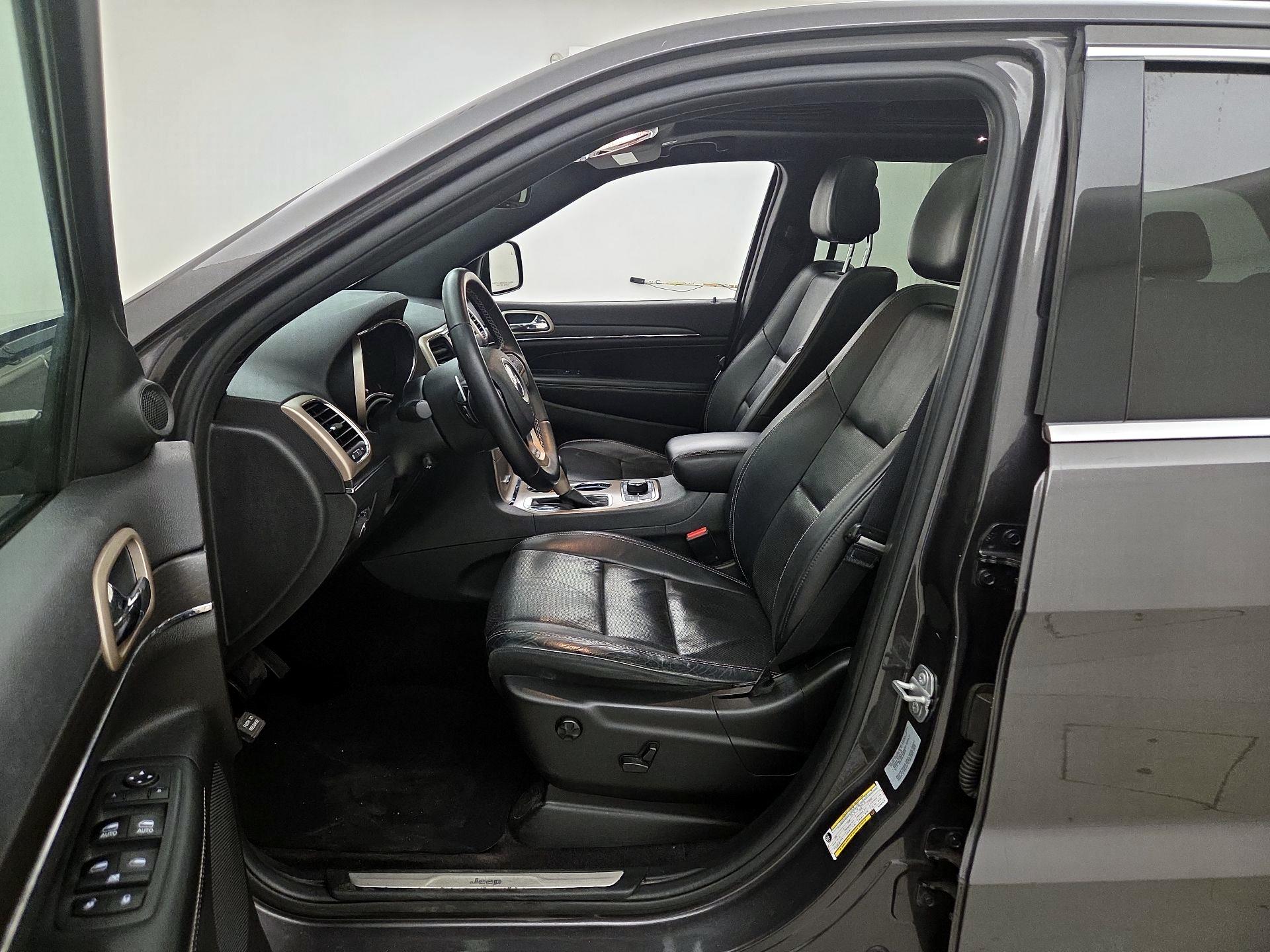Thumbnail: 2017 Jeep Grand Cherokee - 11