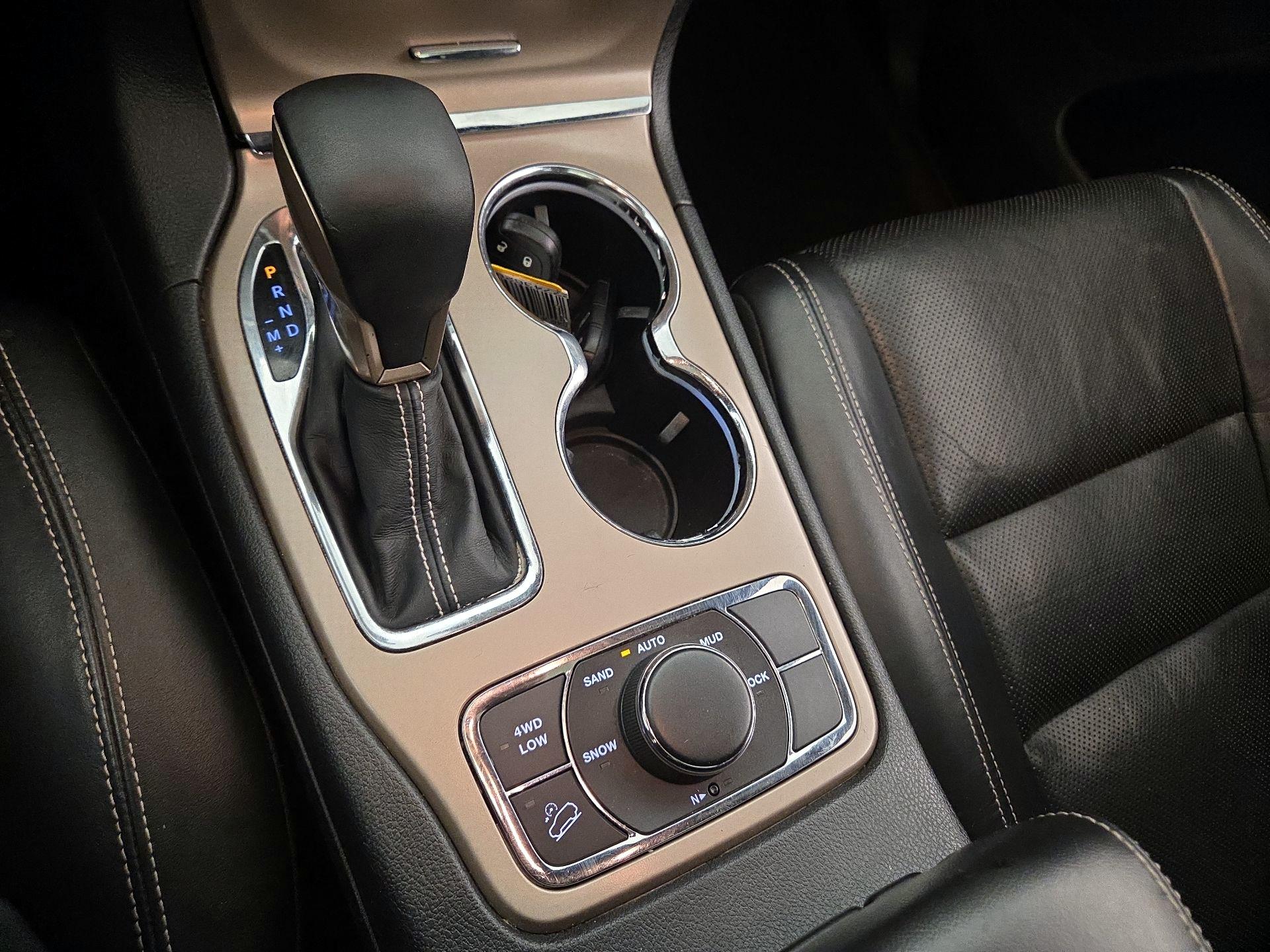 Thumbnail: 2017 Jeep Grand Cherokee - 17