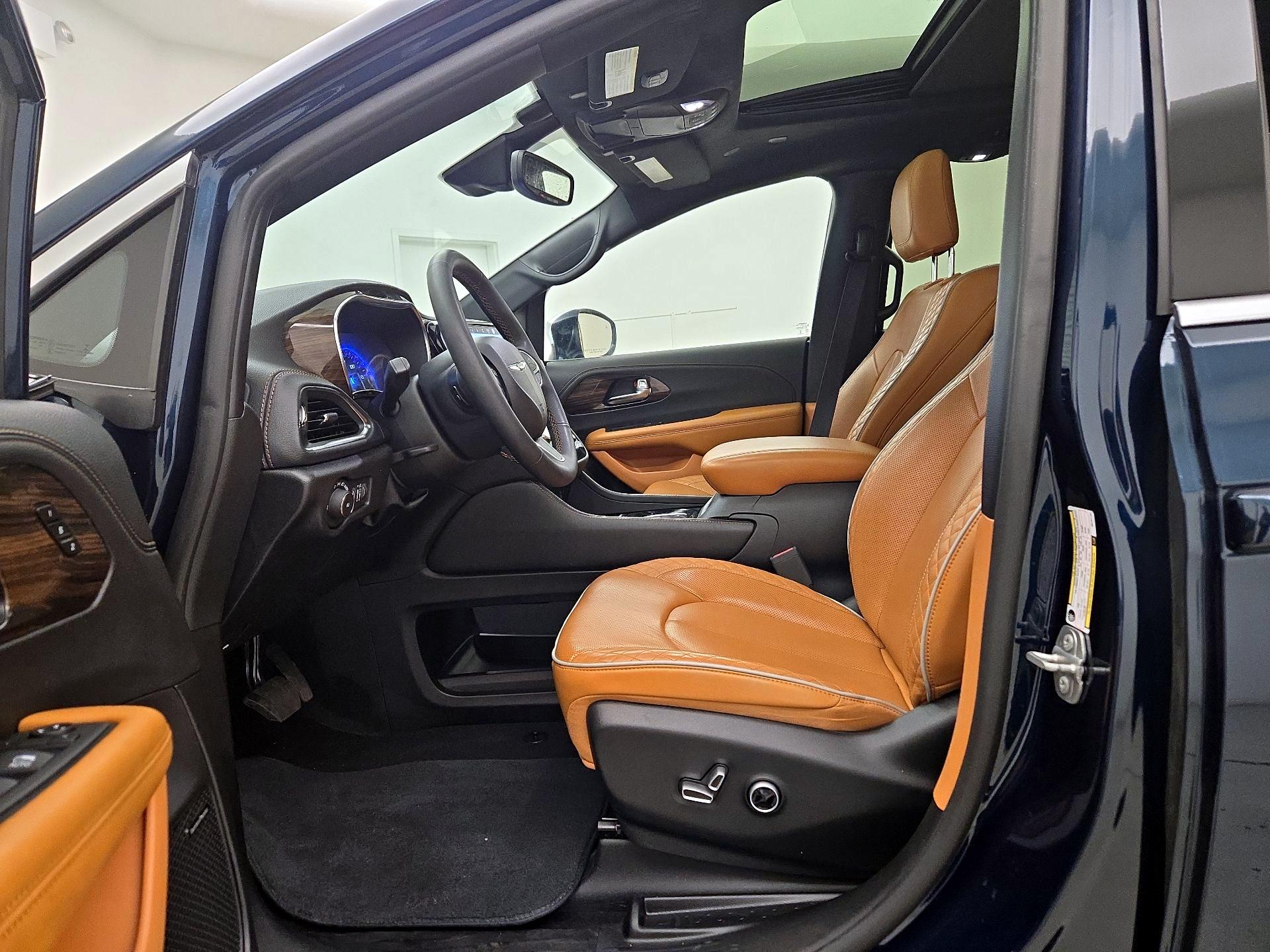 Thumbnail: 2022 Chrysler Pacifica - 11